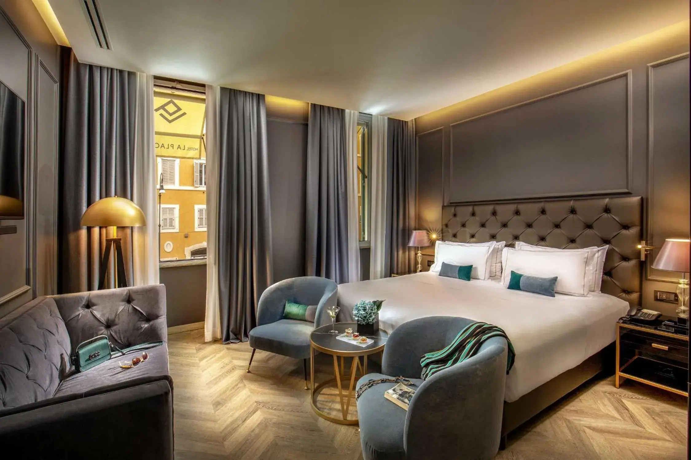 Deluxe Double Room in Hotel La Place Roma Deluxe Double Room in Hotel La Place Roma