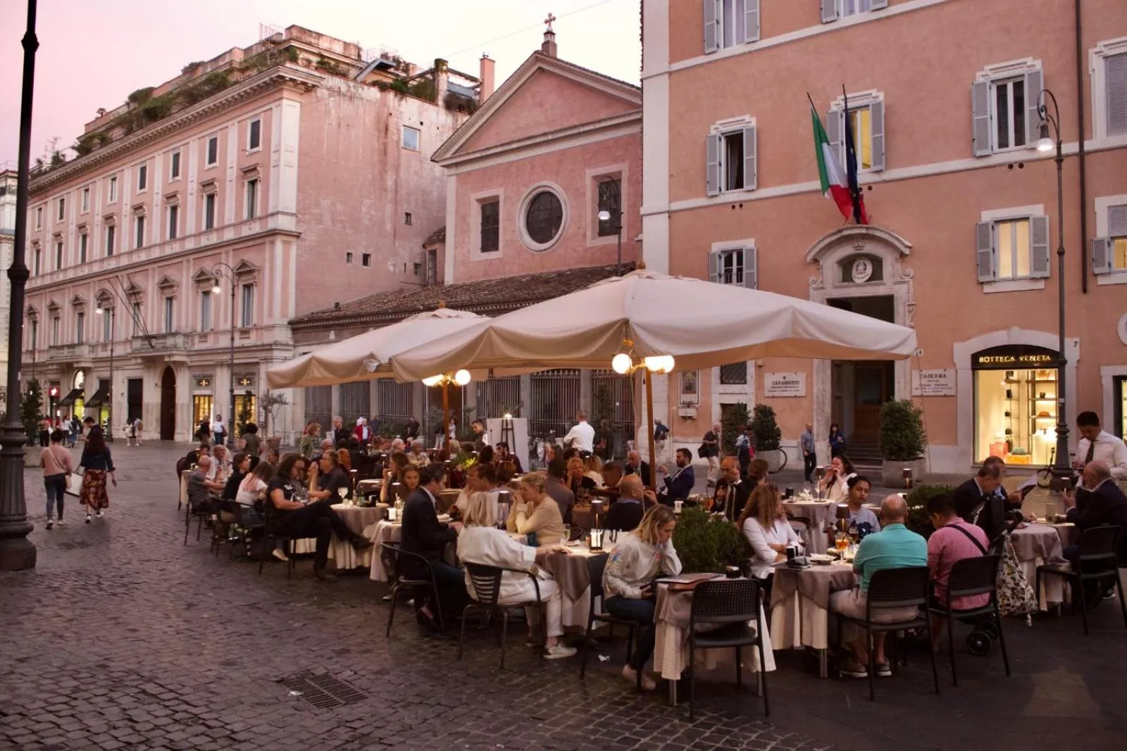Restaurant/places to eat in Hotel La Place Roma