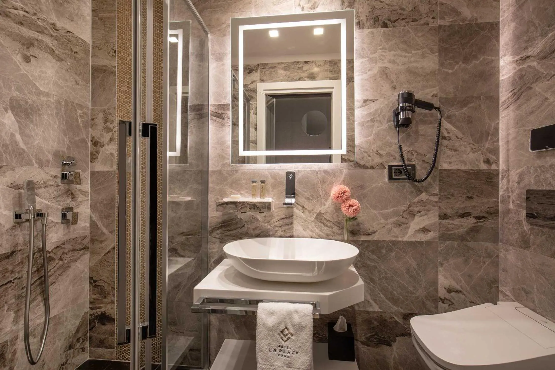 Bathroom in Hotel La Place Roma