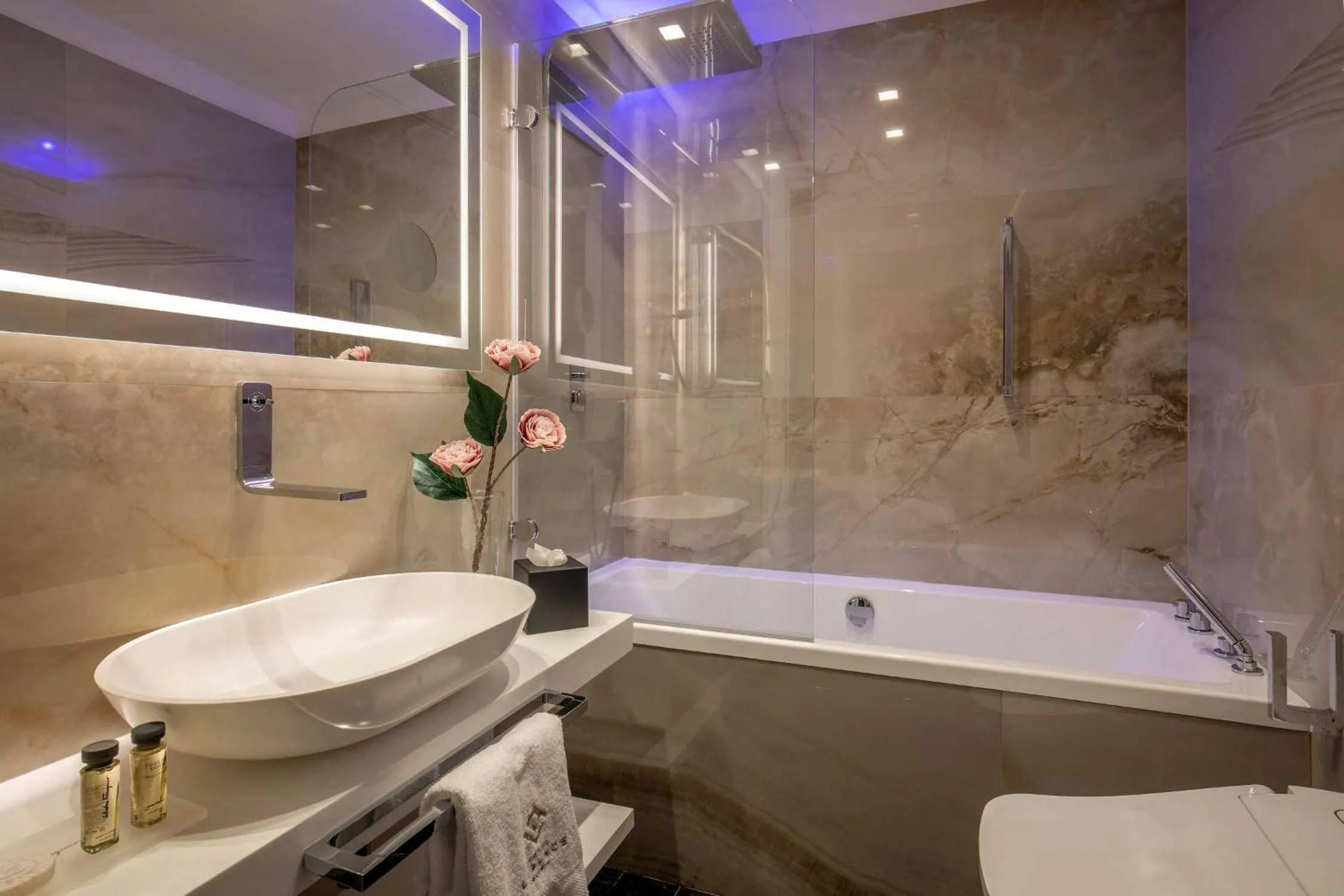 Bathroom in Hotel La Place Roma