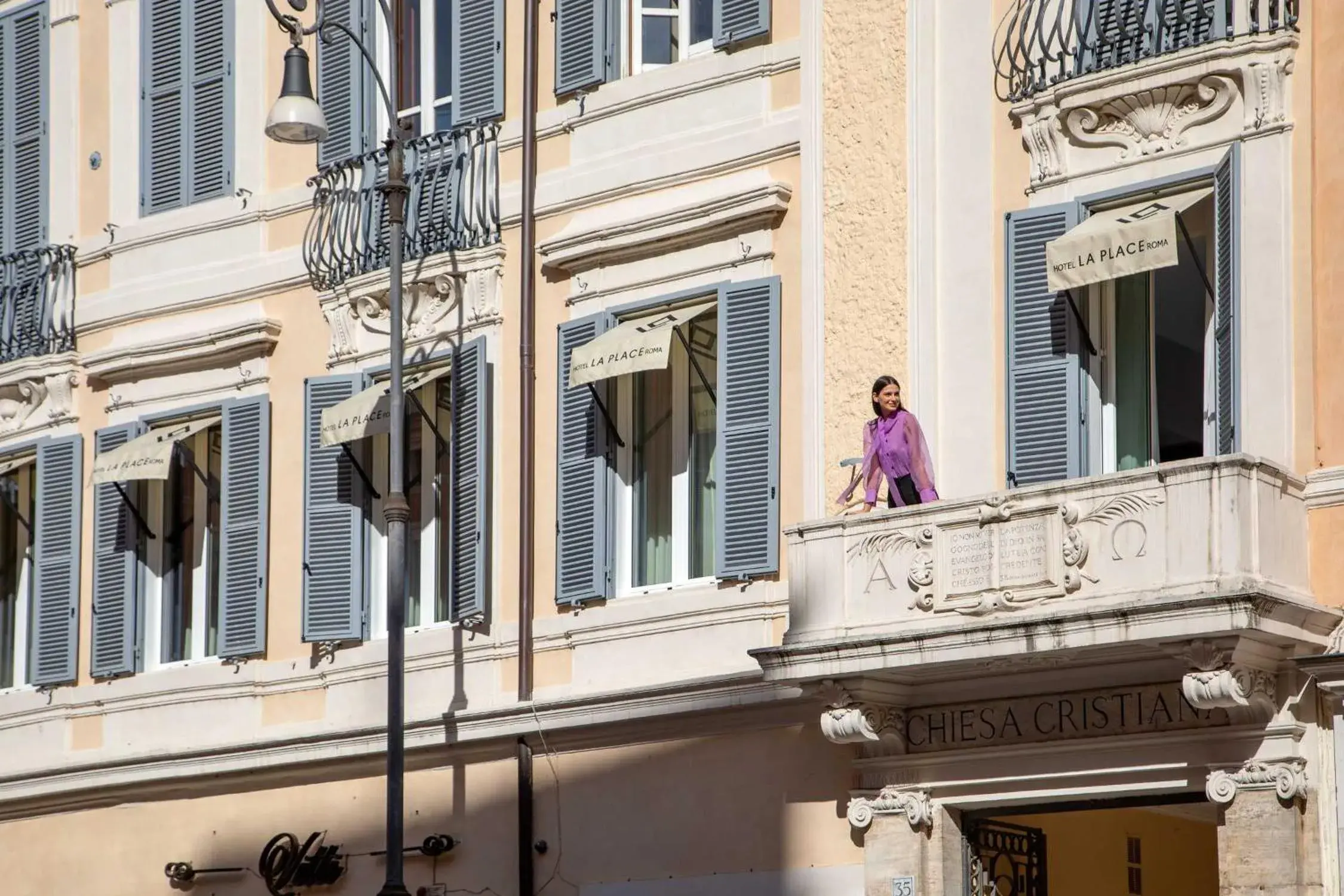 Property building in Hotel La Place Roma Property building in Hotel La Place Roma