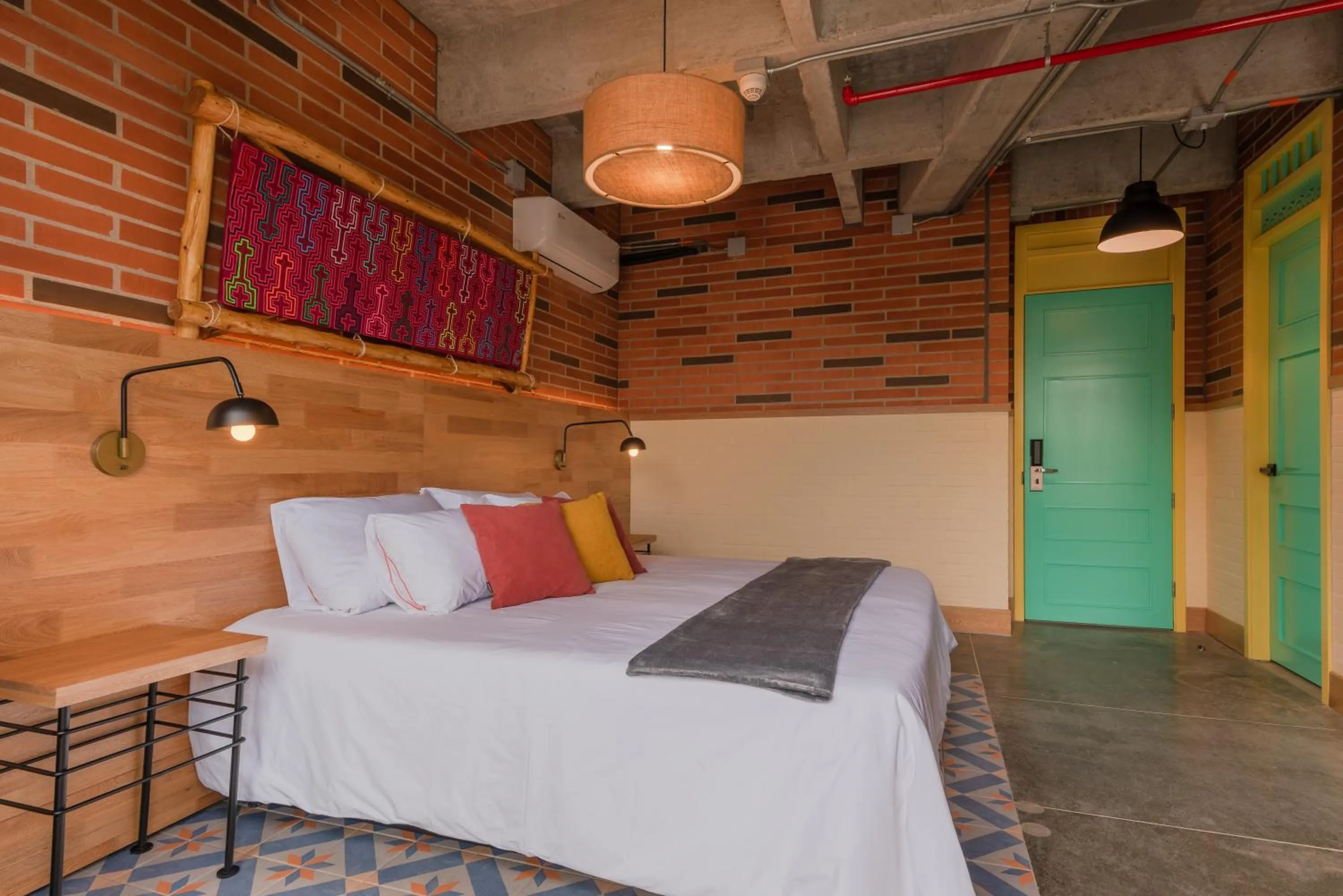 Photo of the whole room, Bed in Masaya Medellin