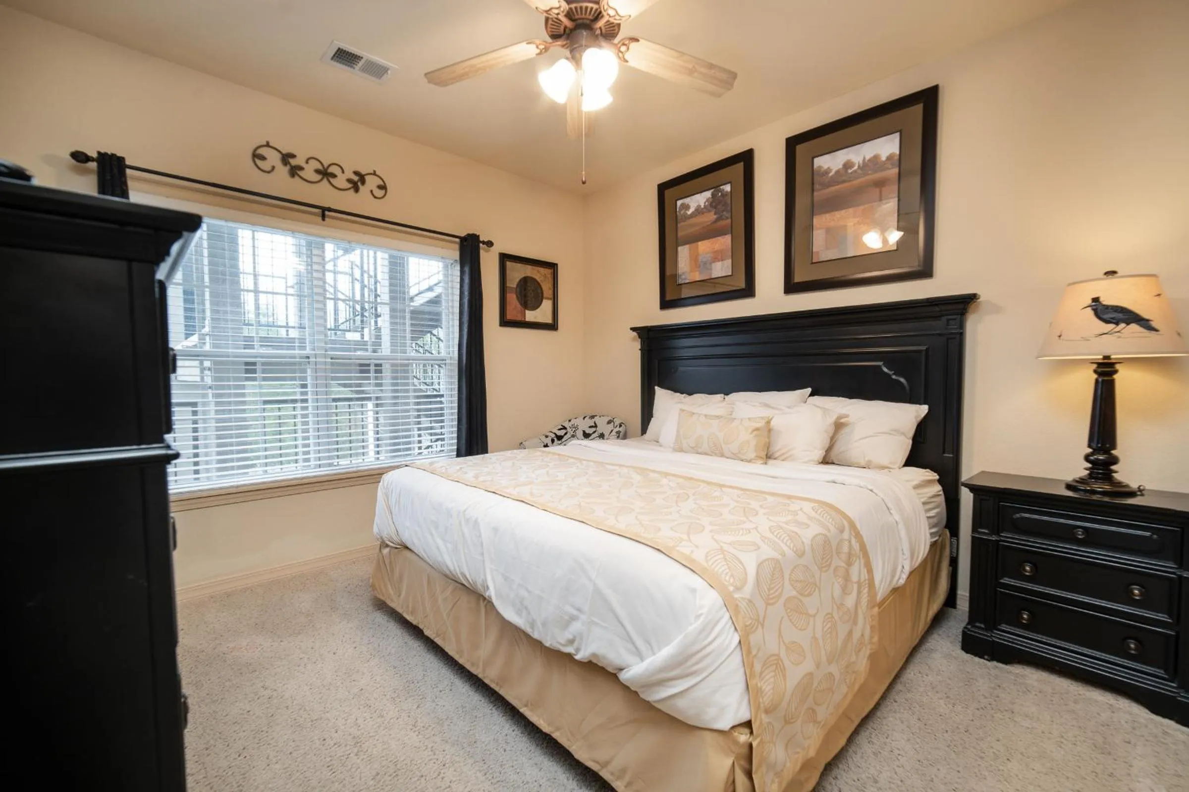 Bed in Links at Thousand Hills