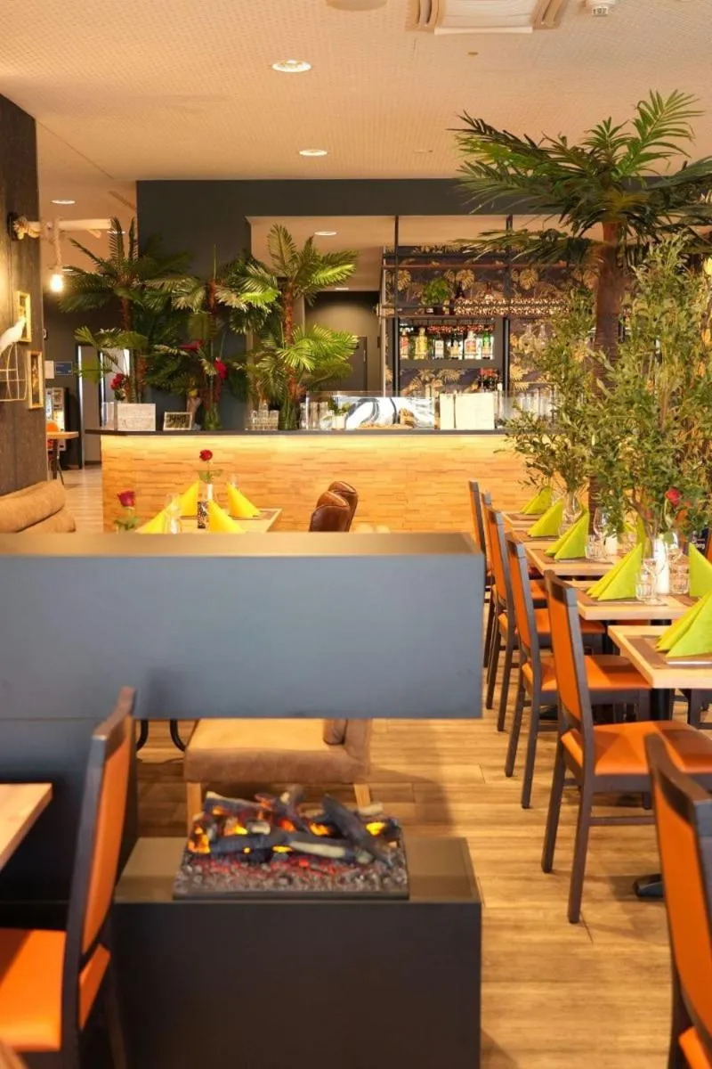 Restaurant/places to eat in Hotel Amper