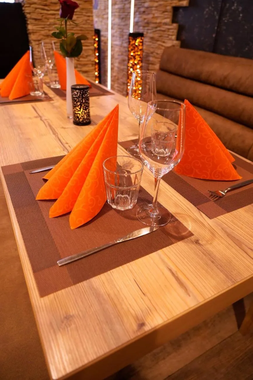 Restaurant/places to eat in Hotel Amper