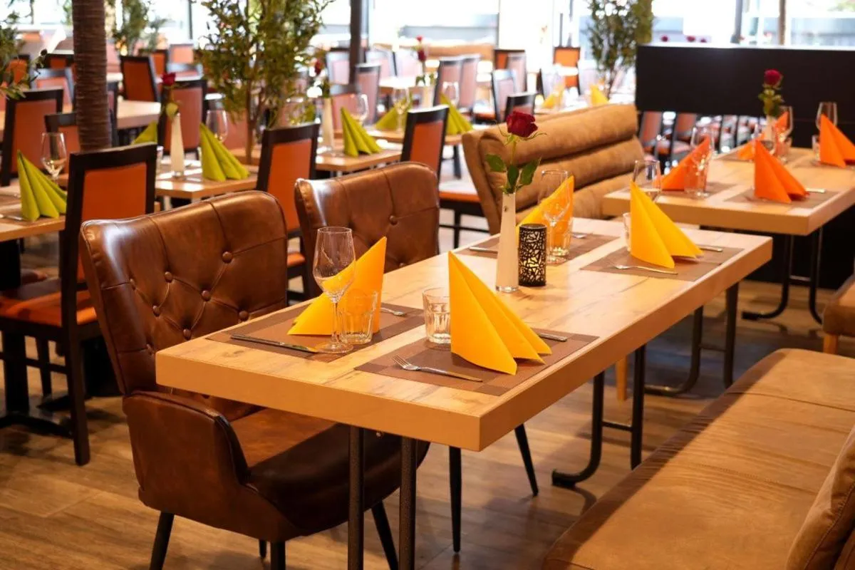 Restaurant/places to eat in Hotel Amper