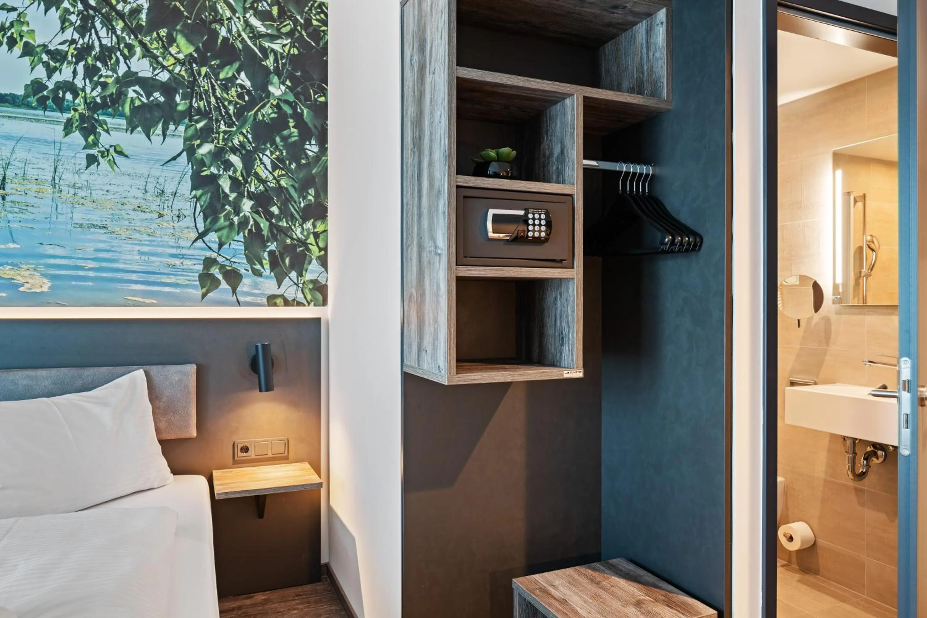 Photo of the whole room in Hotel Amper