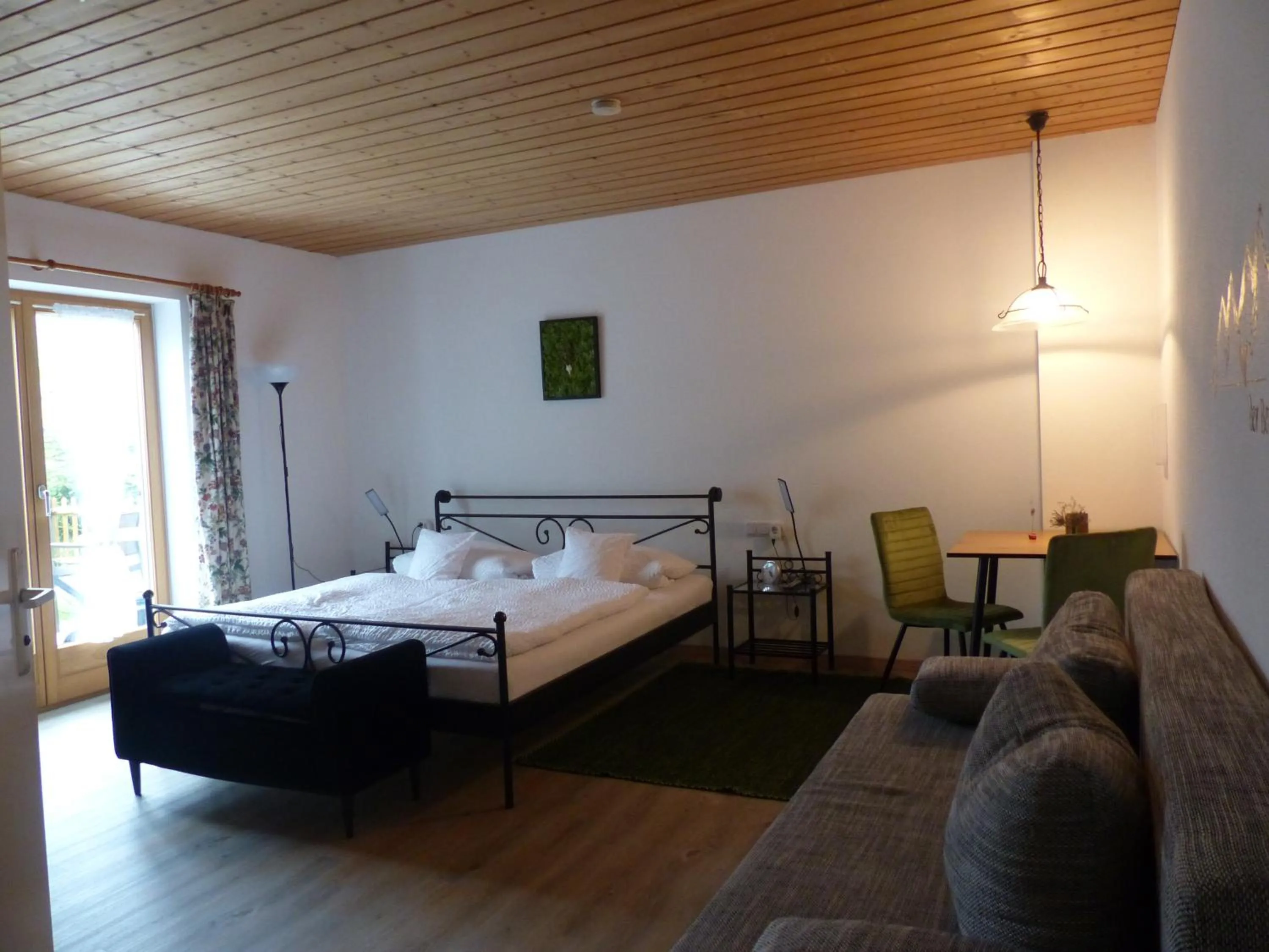 Photo of the whole room, Bed in Gästehaus Döring