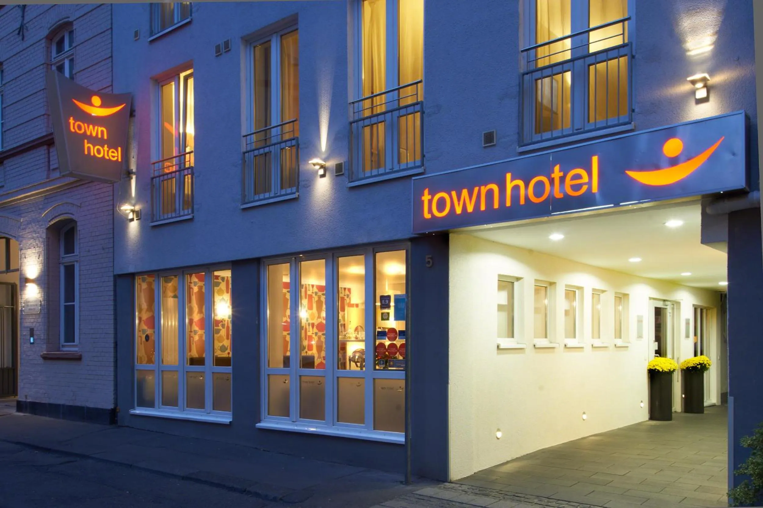 Facade/entrance in Town Hotel Wiesbaden - kleines Privathotel in Bestlage
