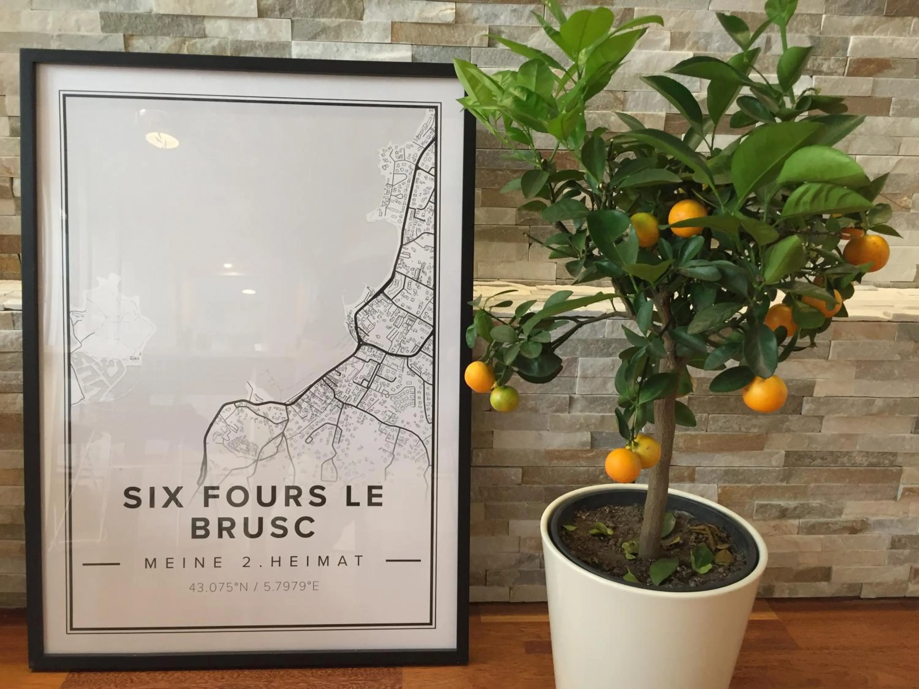 Communal lounge/ TV room in Town Hotel Wiesbaden - kleines Privathotel in Bestlage