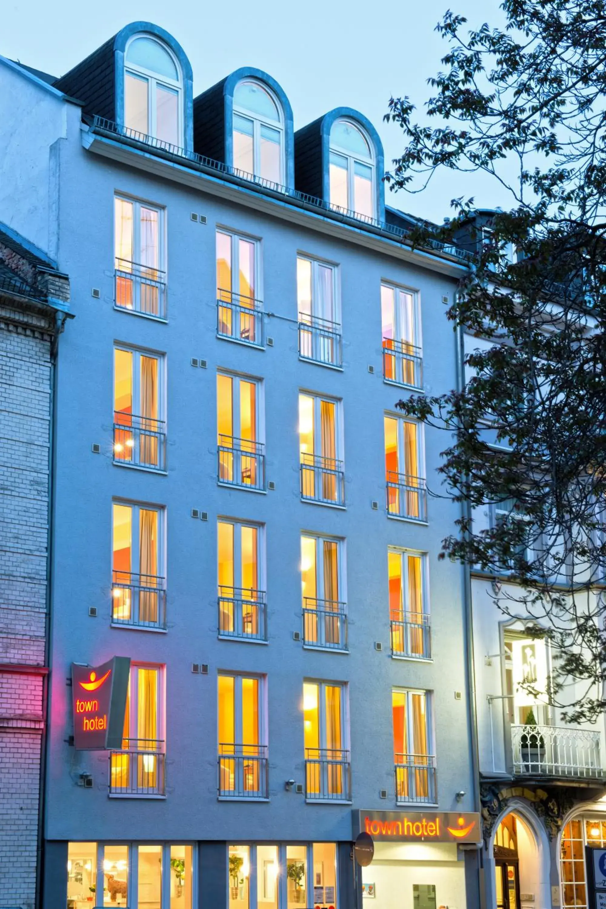 Facade/entrance in Town Hotel Wiesbaden - kleines Privathotel in Bestlage Facade/entrance in Town Hotel Wiesbaden - kleines Privathotel in Bestlage