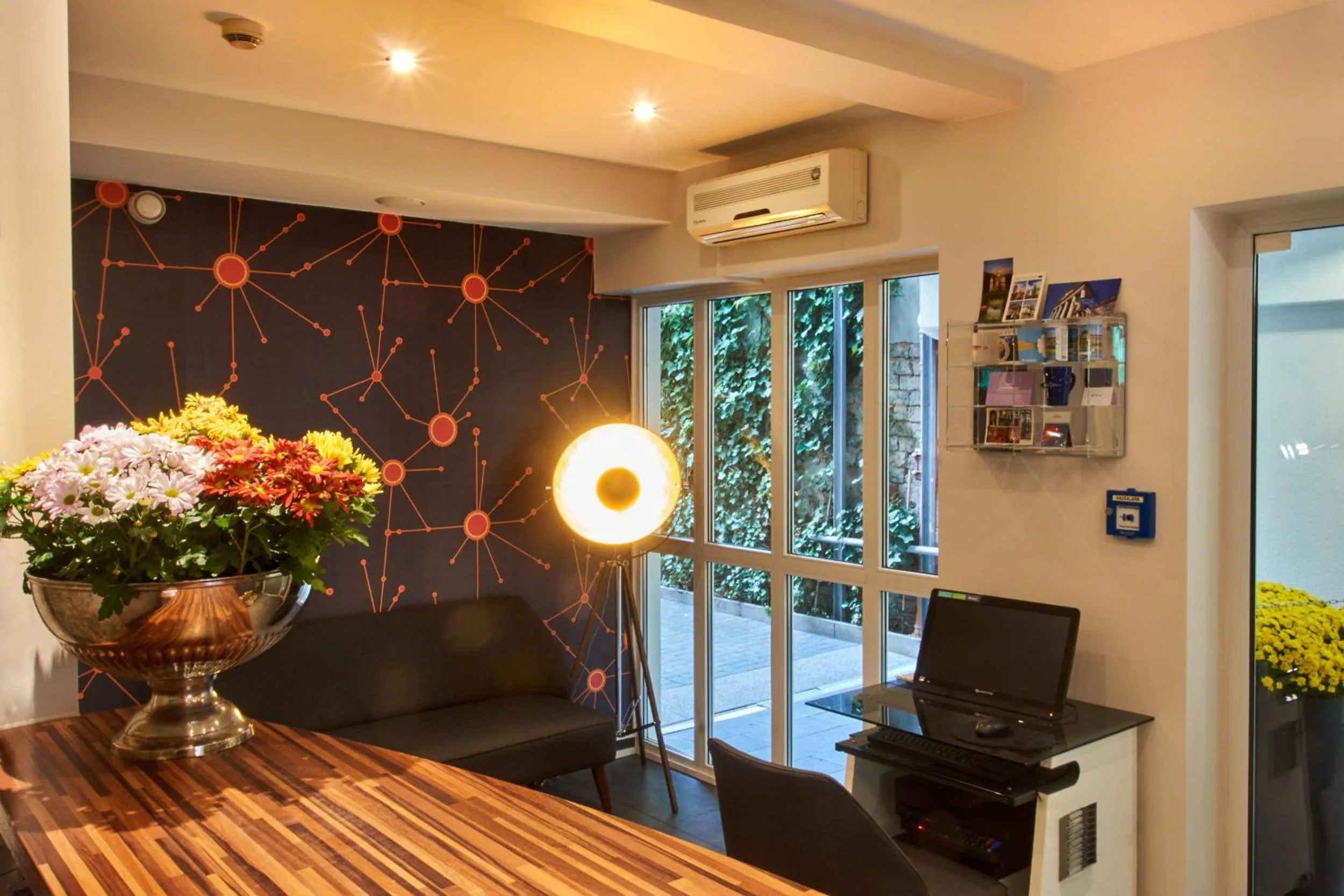 Lobby or reception in Town Hotel Wiesbaden - kleines Privathotel in Bestlage