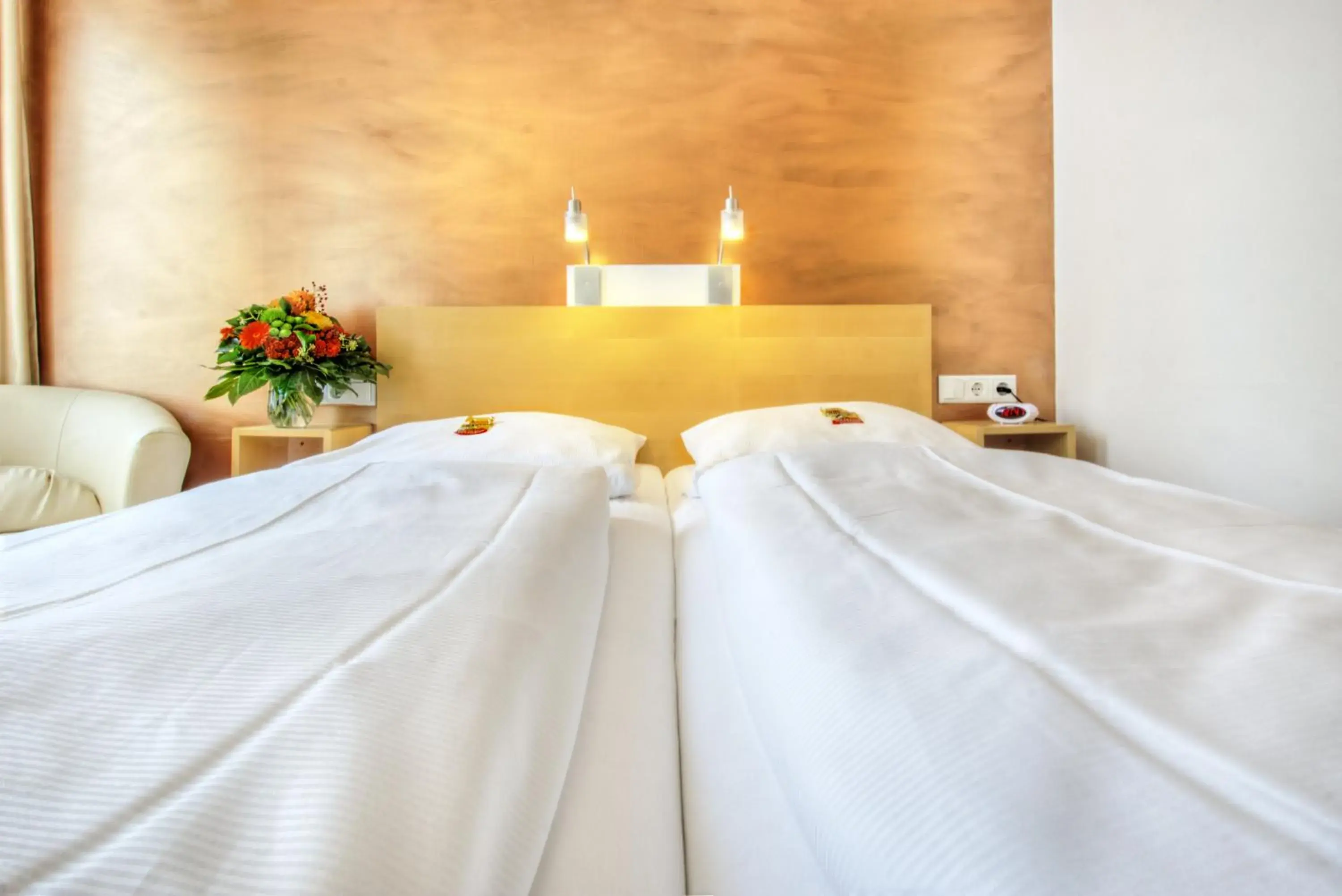 Photo of the whole room, Bed in Town Hotel Wiesbaden - kleines Privathotel in Bestlage Photo of the whole room, Bed in Town Hotel Wiesbaden - kleines Privathotel in Bestlage