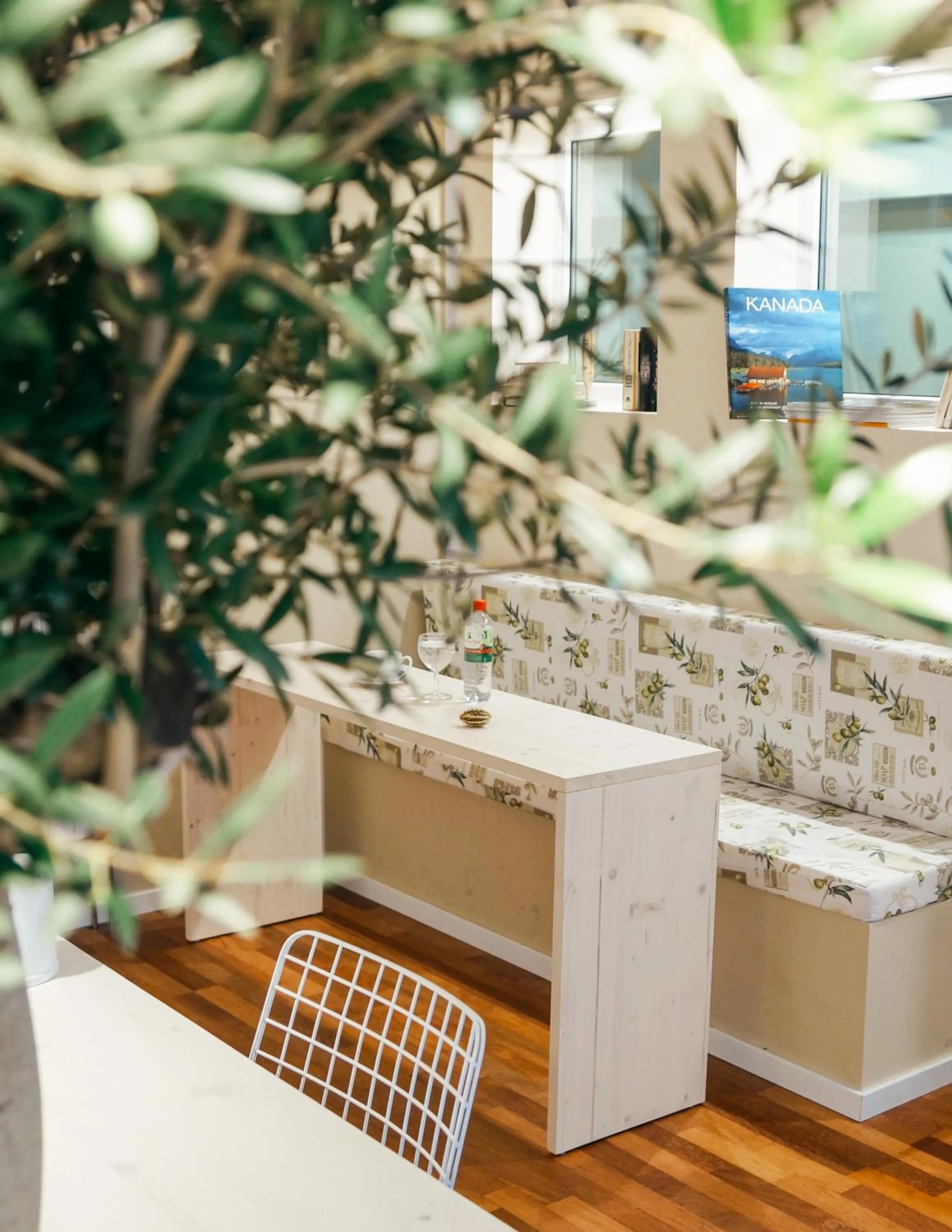 Communal lounge/ TV room in Town Hotel Wiesbaden - kleines Privathotel in Bestlage