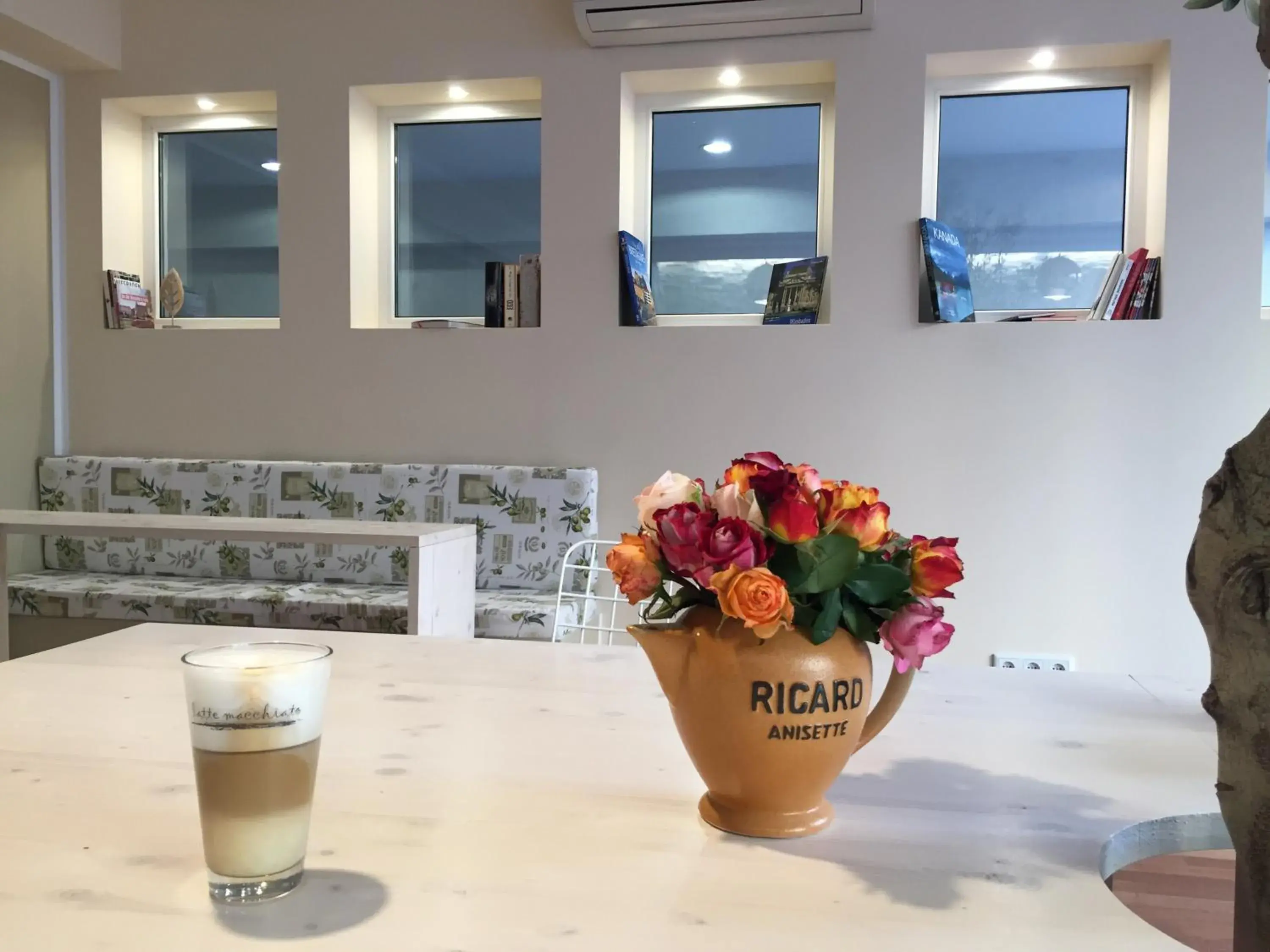 Lounge or bar in Town Hotel Wiesbaden - kleines Privathotel in Bestlage Lounge or bar in Town Hotel Wiesbaden - kleines Privathotel in Bestlage