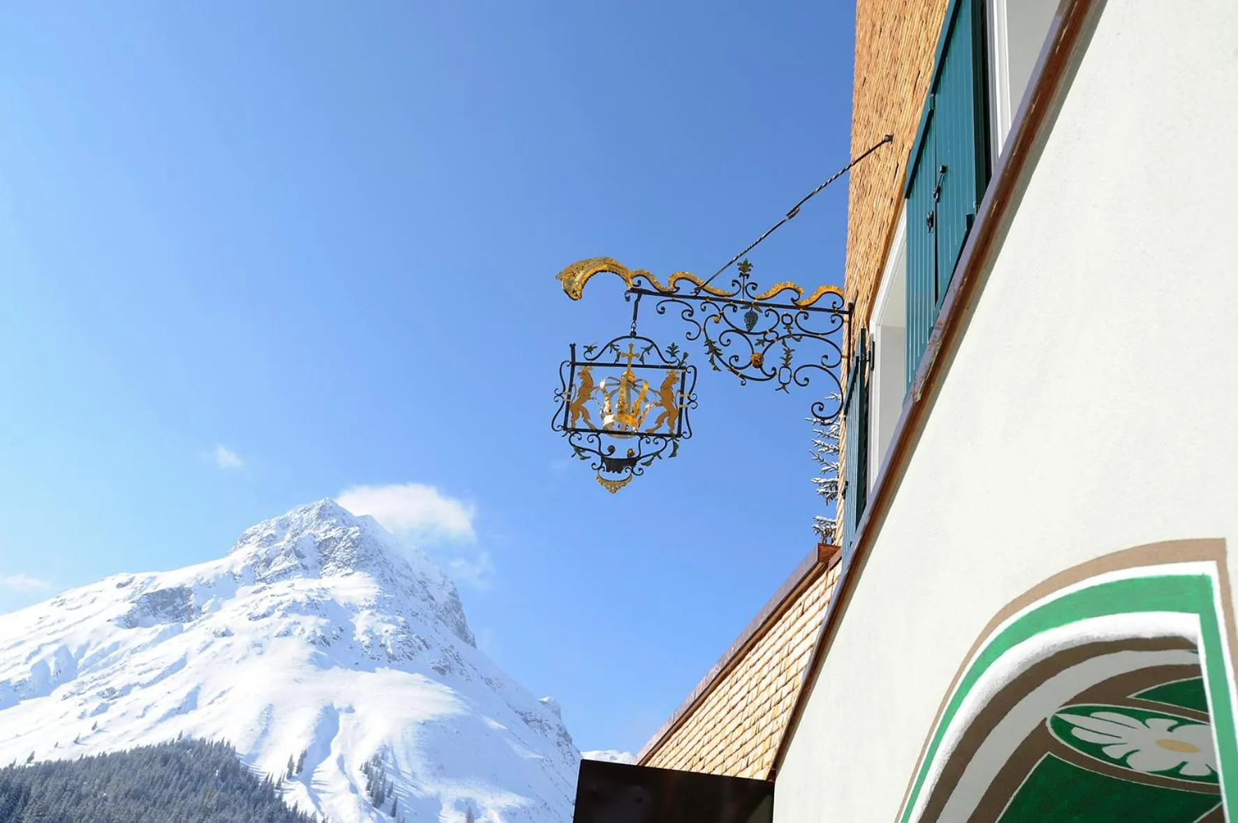 Facade/entrance in die Krone von Lech - Romantikhotel - Luxushotel in bester Lage