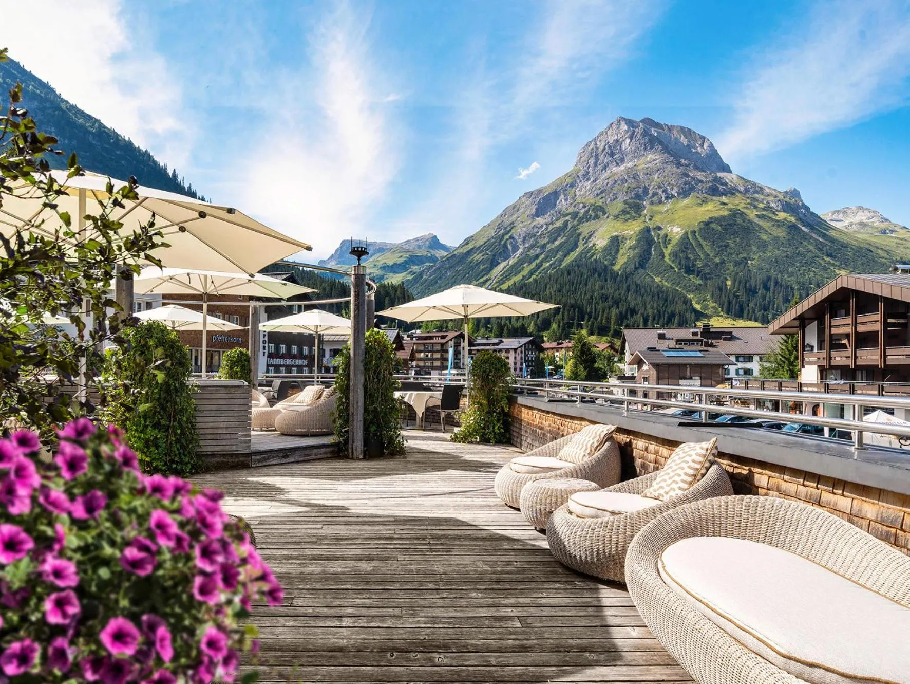 Property building in die Krone von Lech - Romantikhotel - Luxushotel in bester Lage