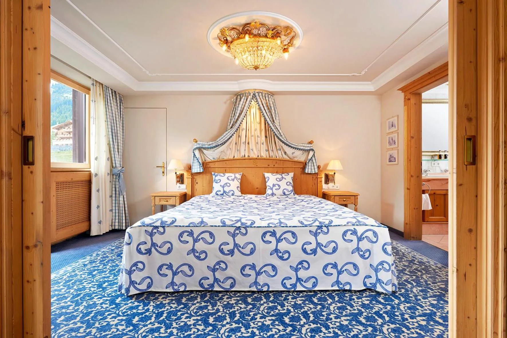 Bed in die Krone von Lech - Romantikhotel - Luxushotel in bester Lage