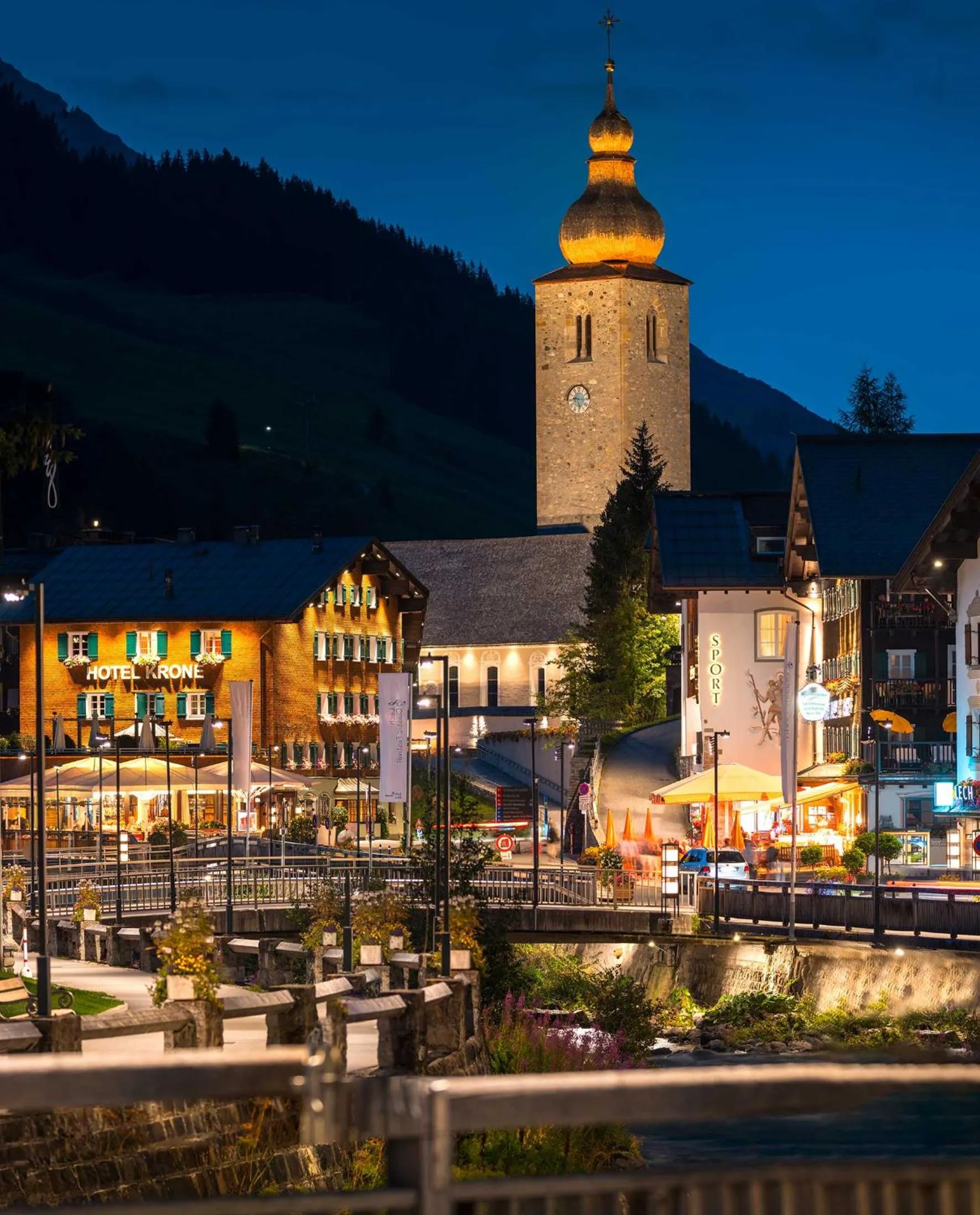 Property building in die Krone von Lech - Romantikhotel - Luxushotel in bester Lage