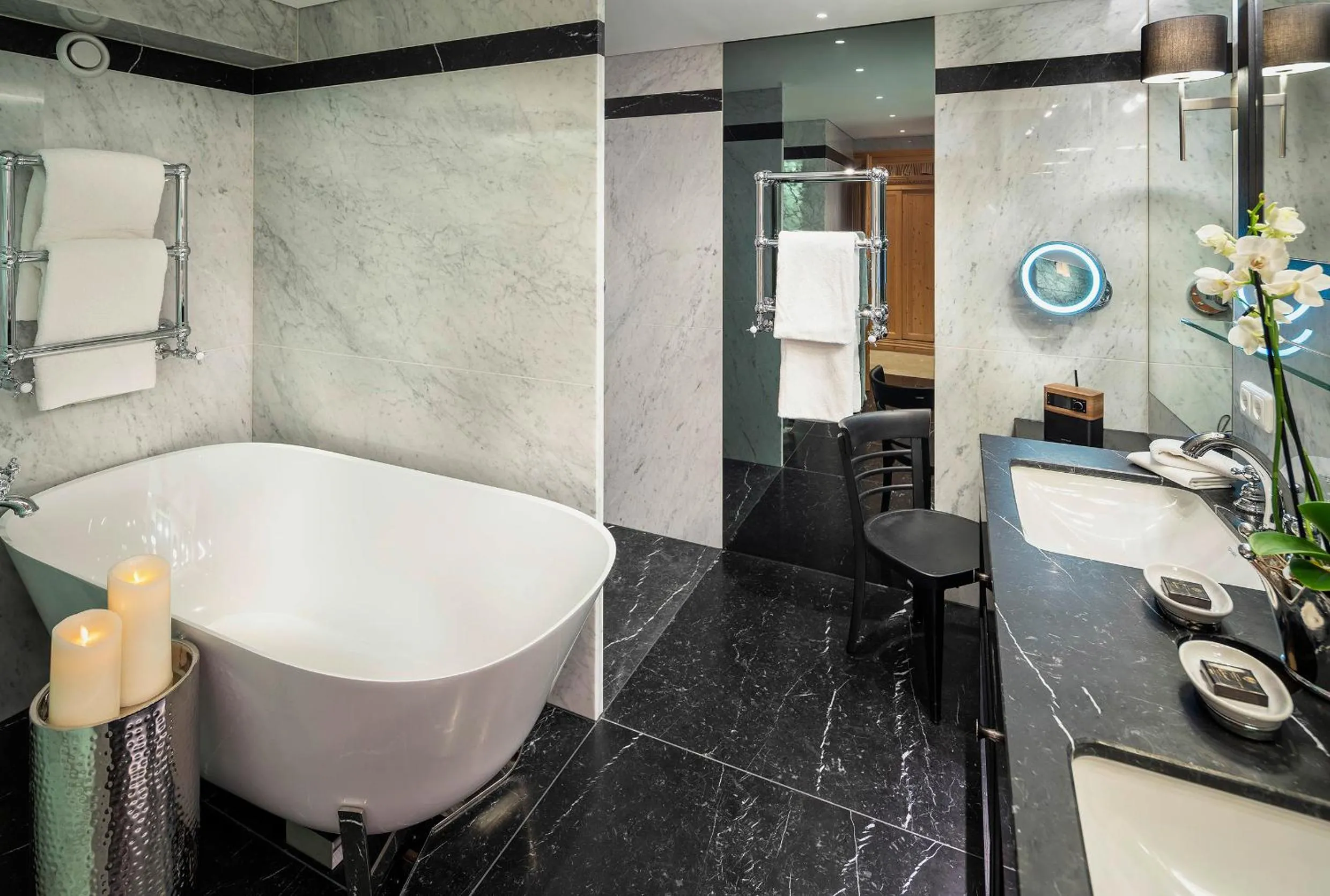 Bathroom in die Krone von Lech - Romantikhotel - Luxushotel in bester Lage