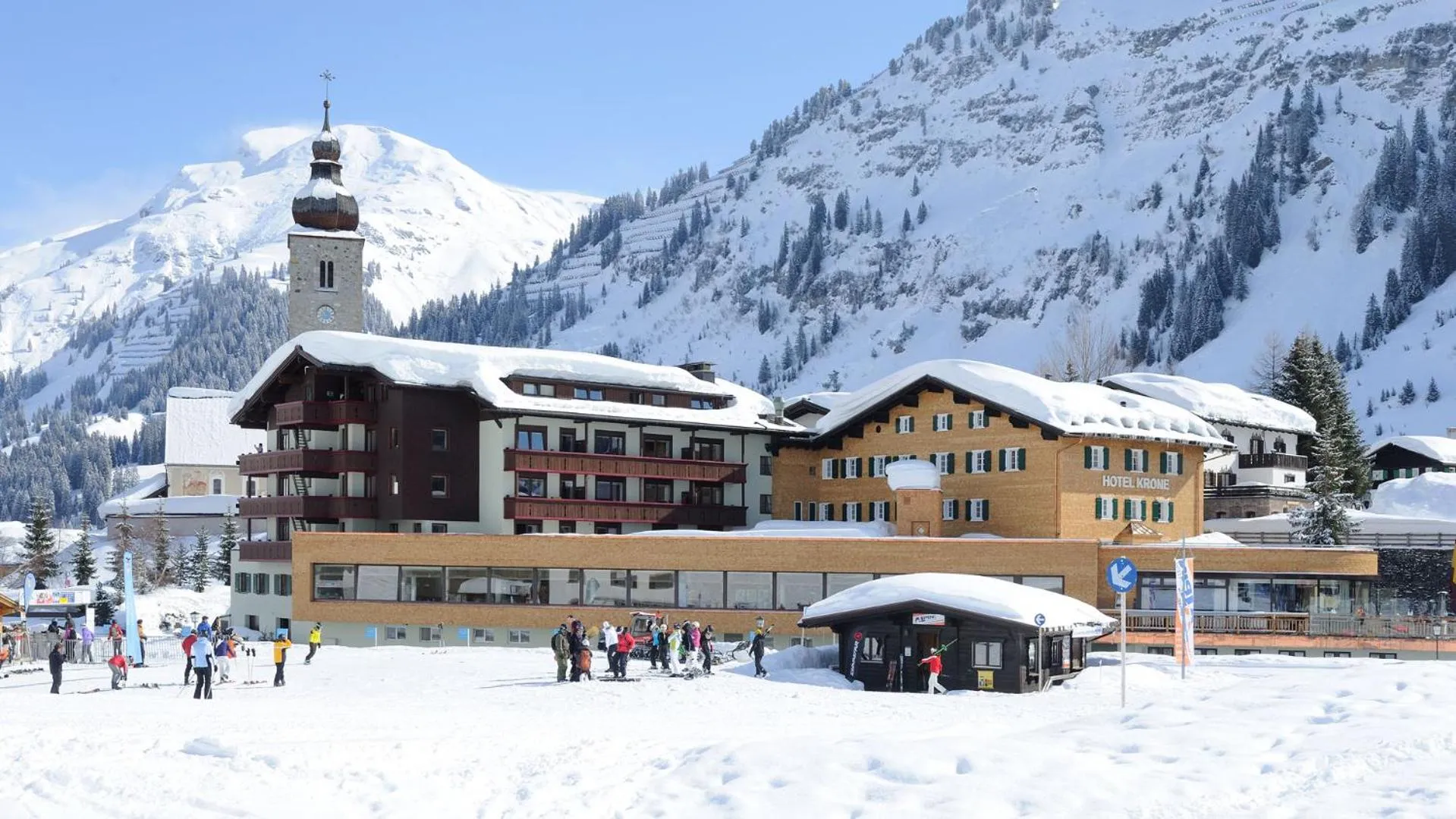 Property building in die Krone von Lech - Romantikhotel - Luxushotel in bester Lage