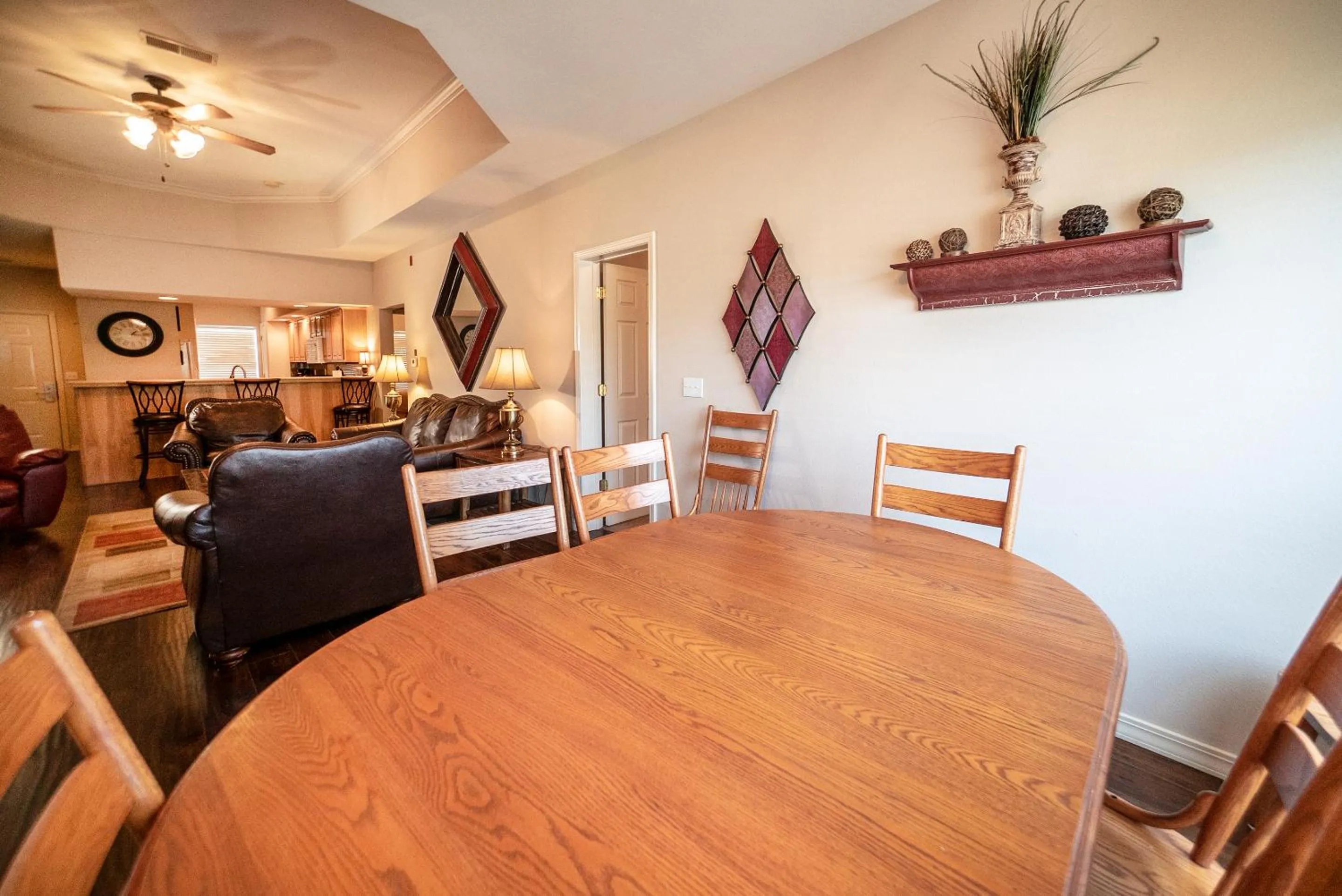 Dining area in Legacy at Thousand Hills