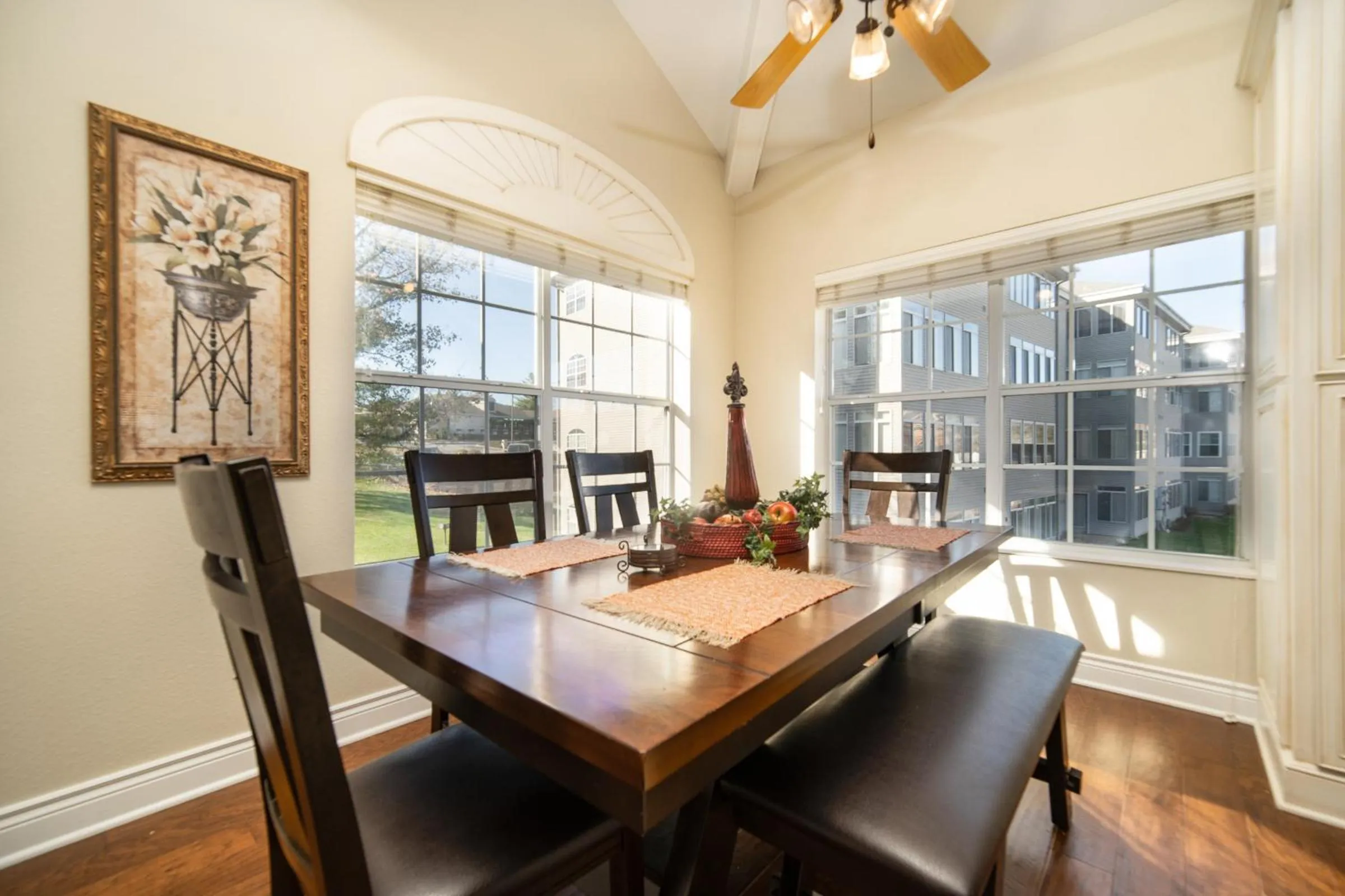 Dining area in Legacy at Thousand Hills