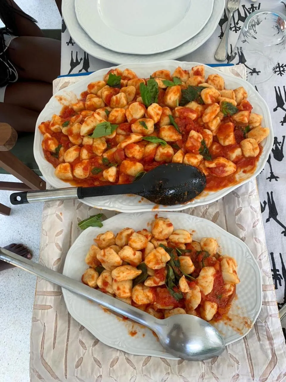 Restaurant/places to eat in Nyumba Ya Mbuyu