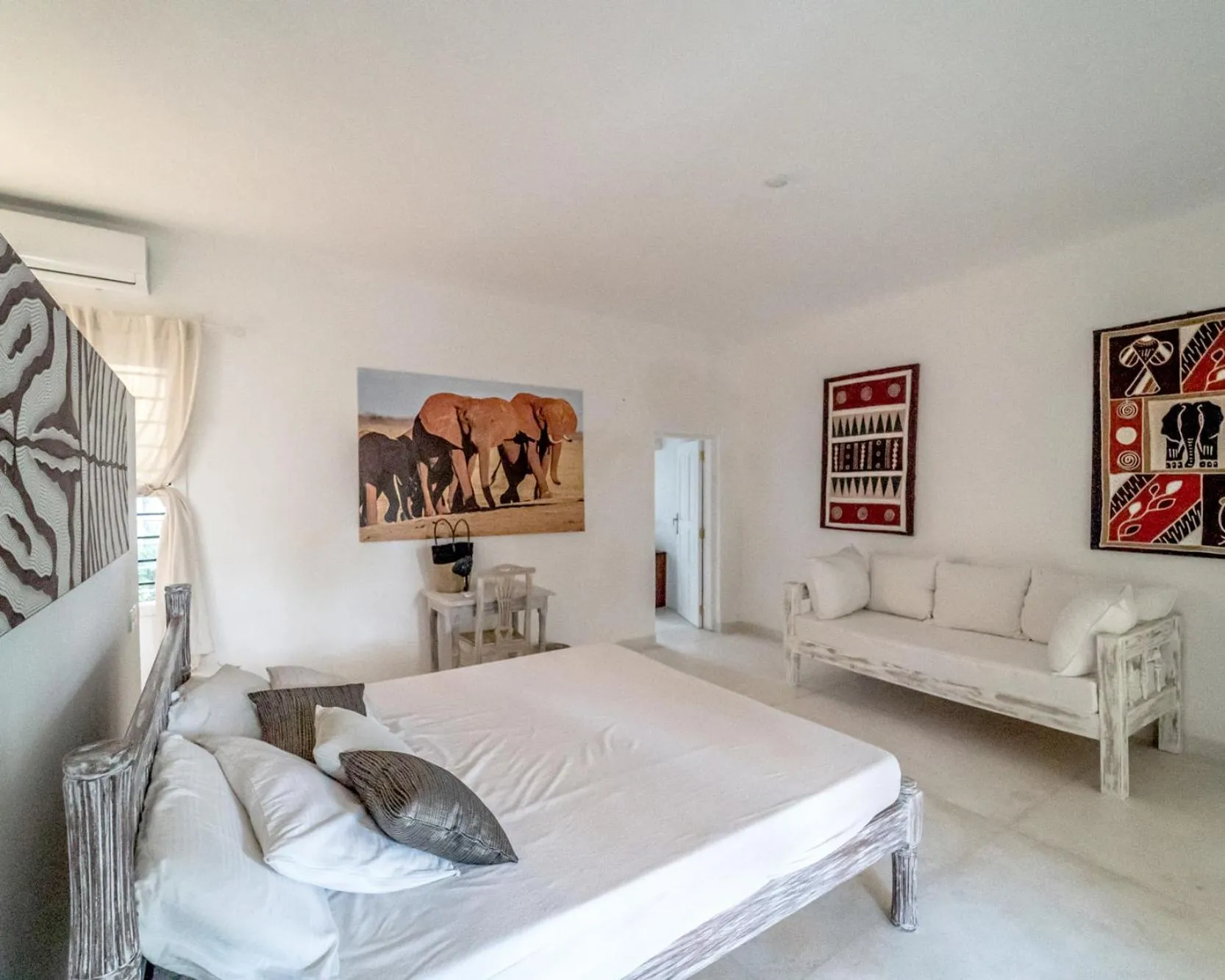 Seating area, Bed in Nyumba Ya Mbuyu