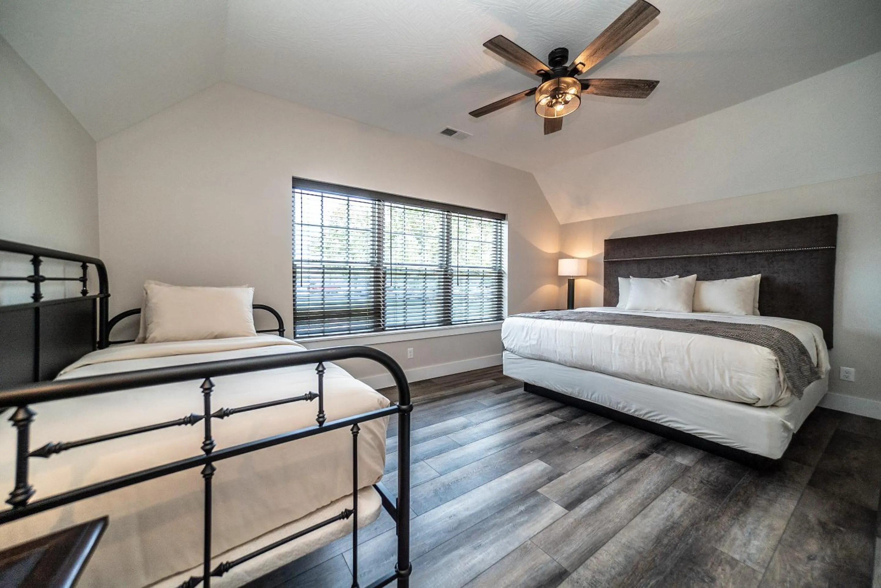 Bed in Reunion Lodges at Thousand Hills