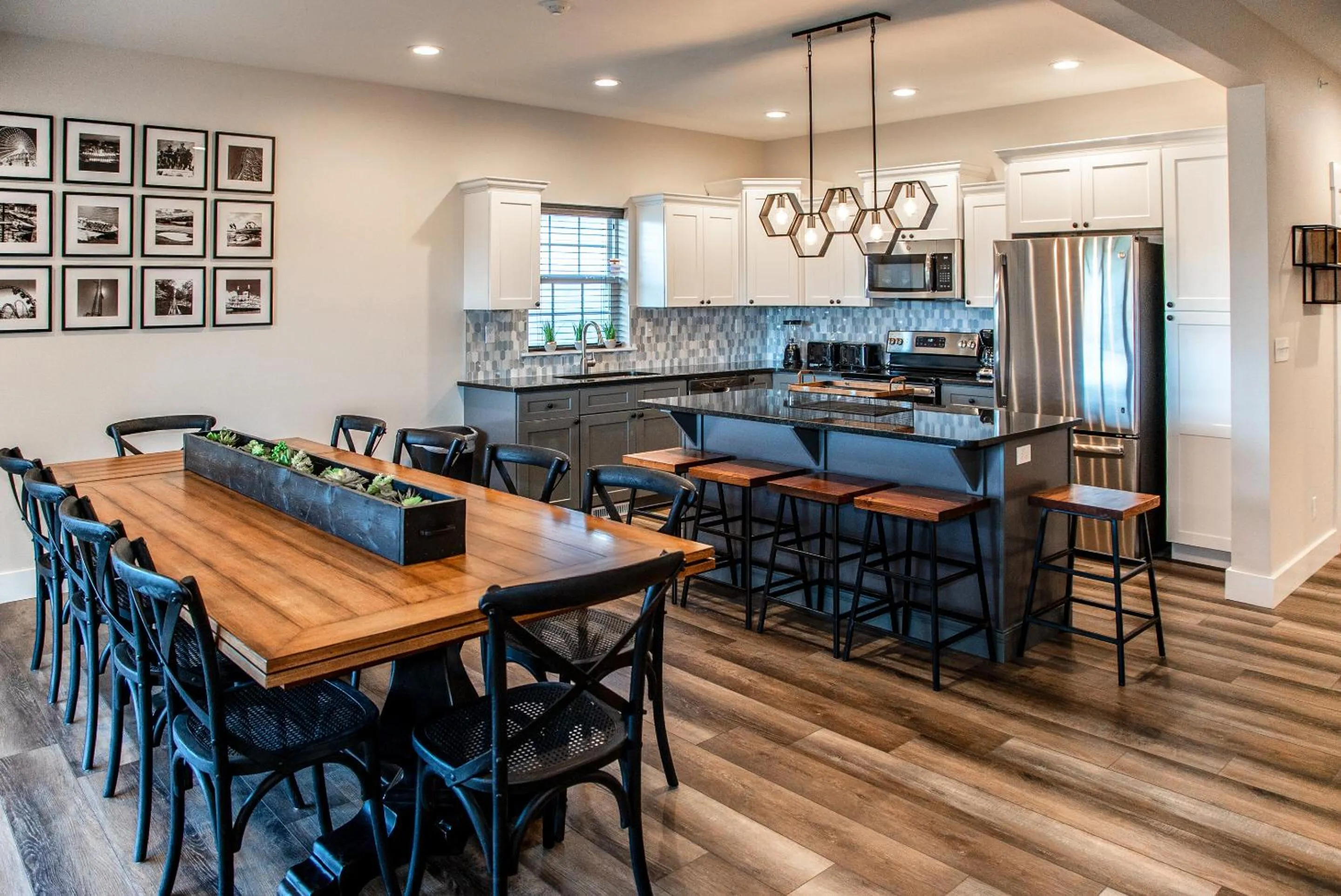 Kitchen or kitchenette in Reunion Lodges at Thousand Hills