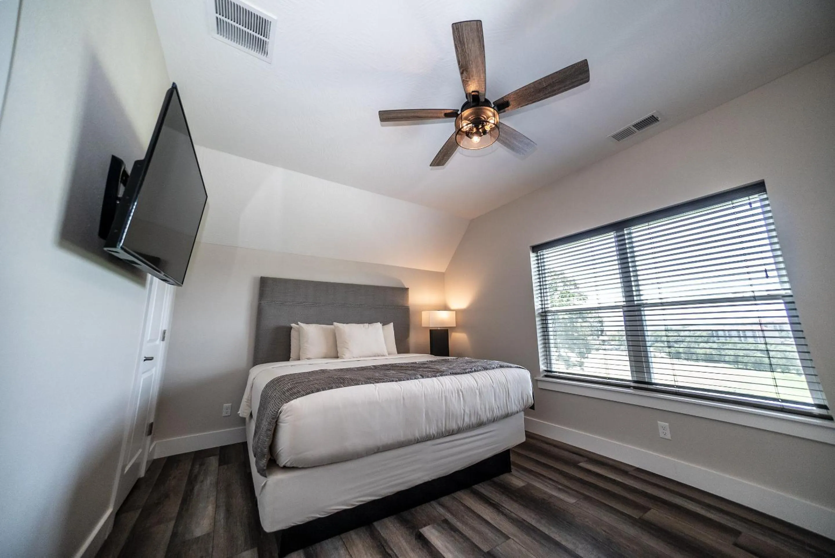 Bed in Reunion Lodges at Thousand Hills