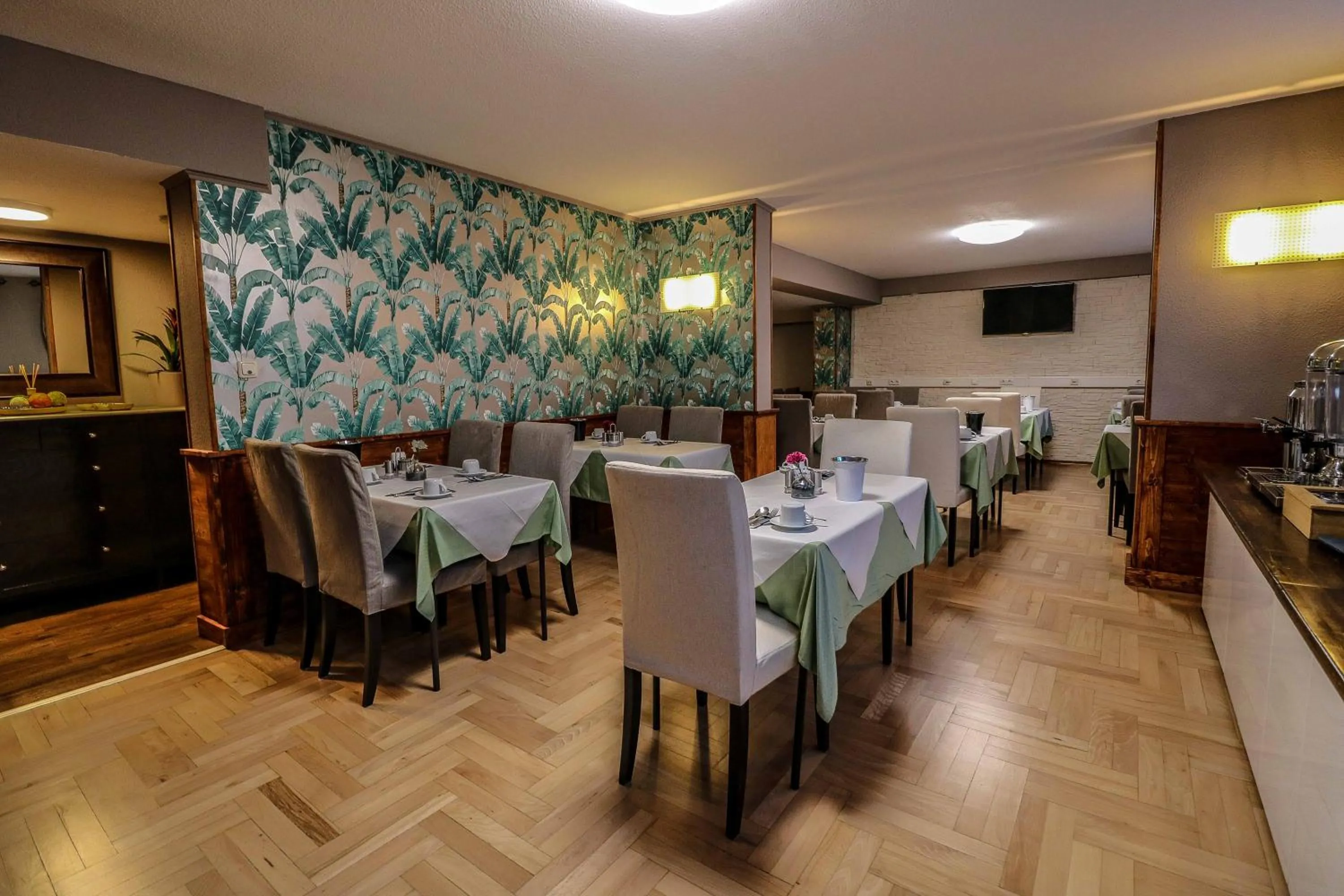 Continental breakfast in Garni Hotel Rödelheimer Hof