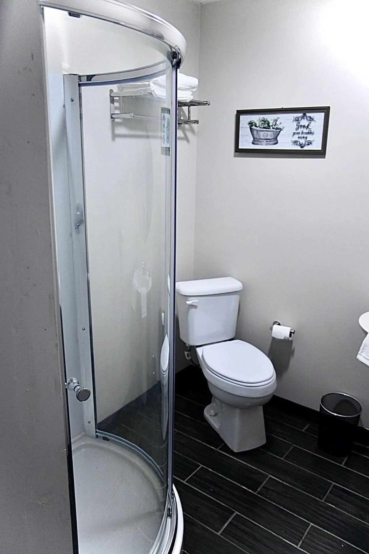 Shower in Pine Mountain Inn