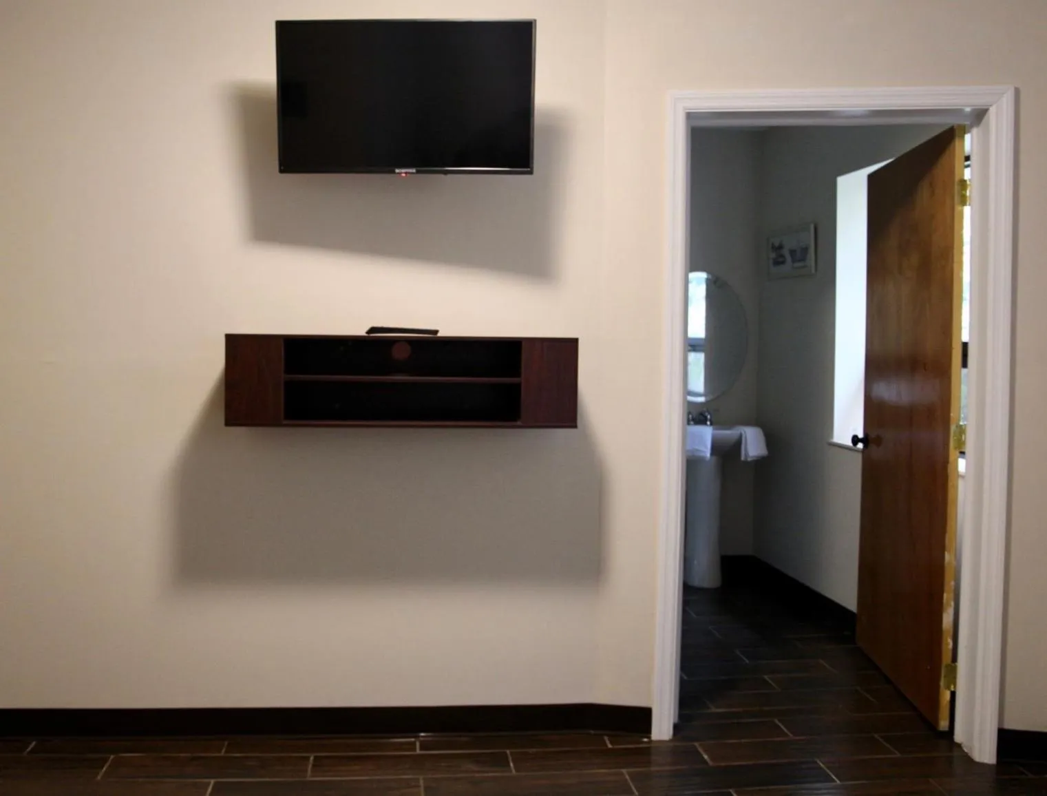 TV and multimedia in Pine Mountain Inn