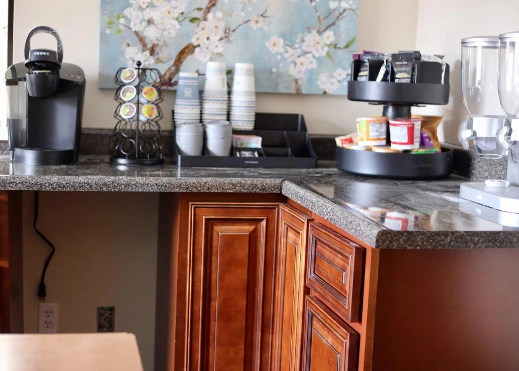 Property building in Pine Mountain Inn