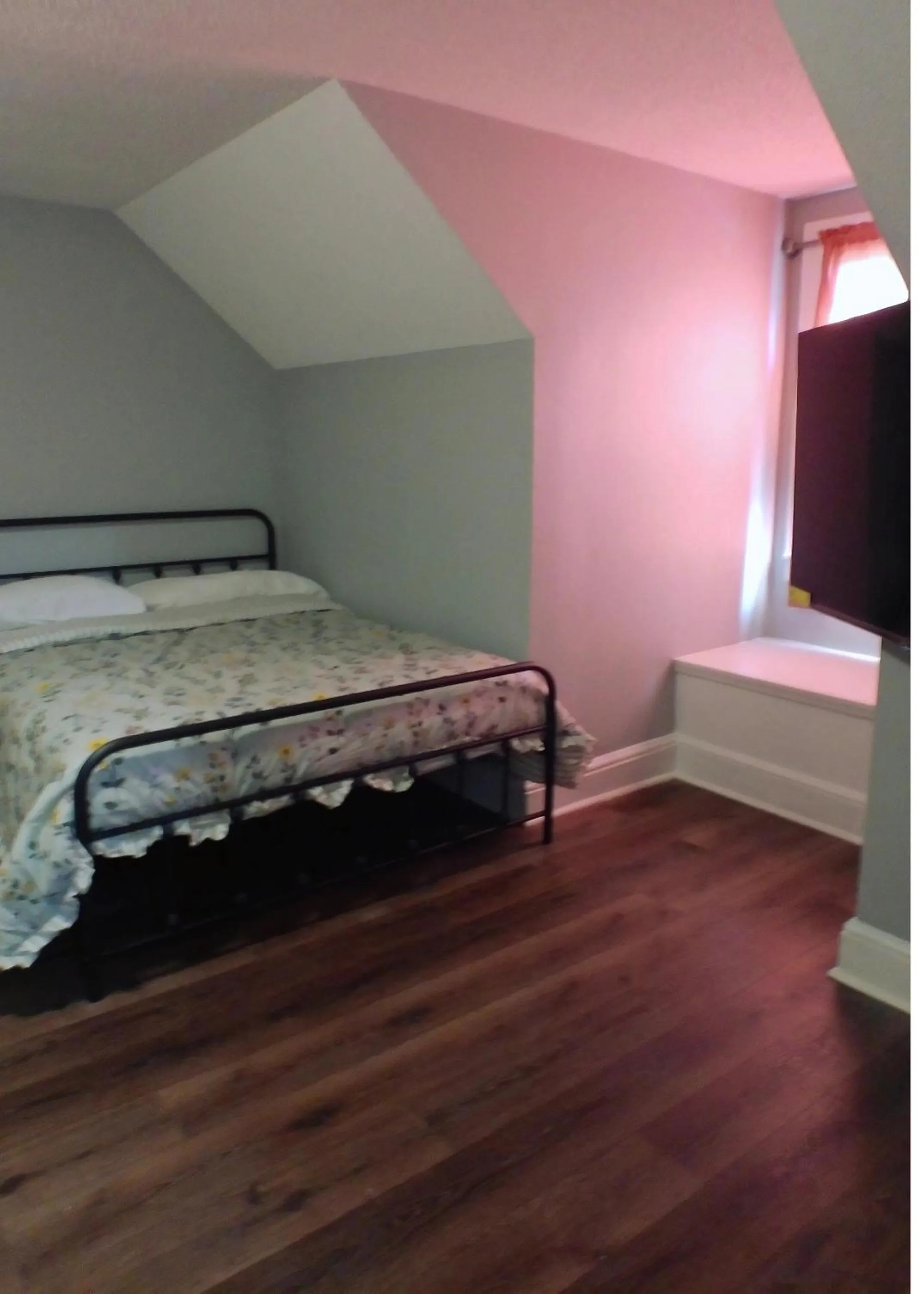 Bed in Pine Mountain Inn