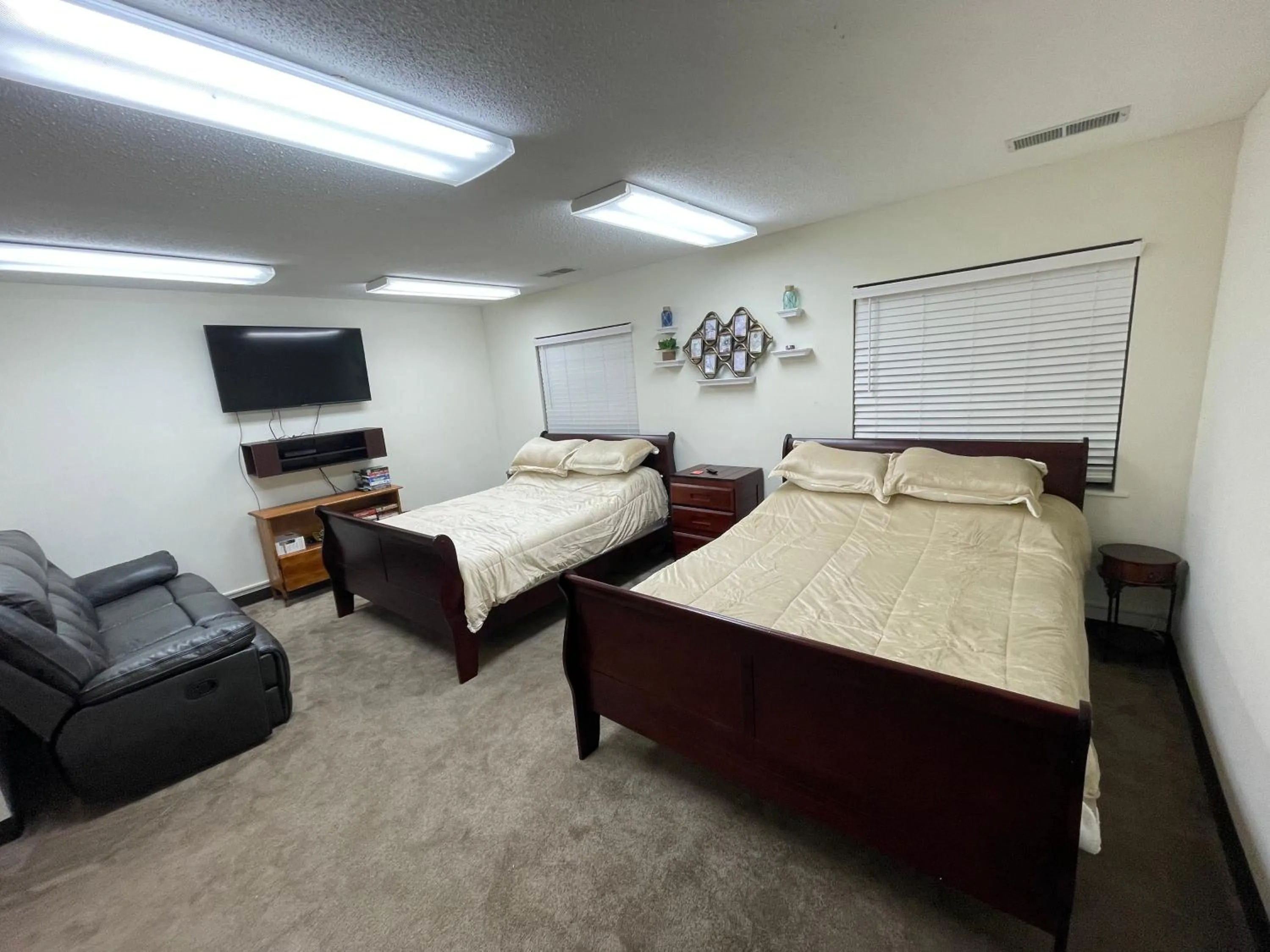 Bed in Pine Mountain Inn