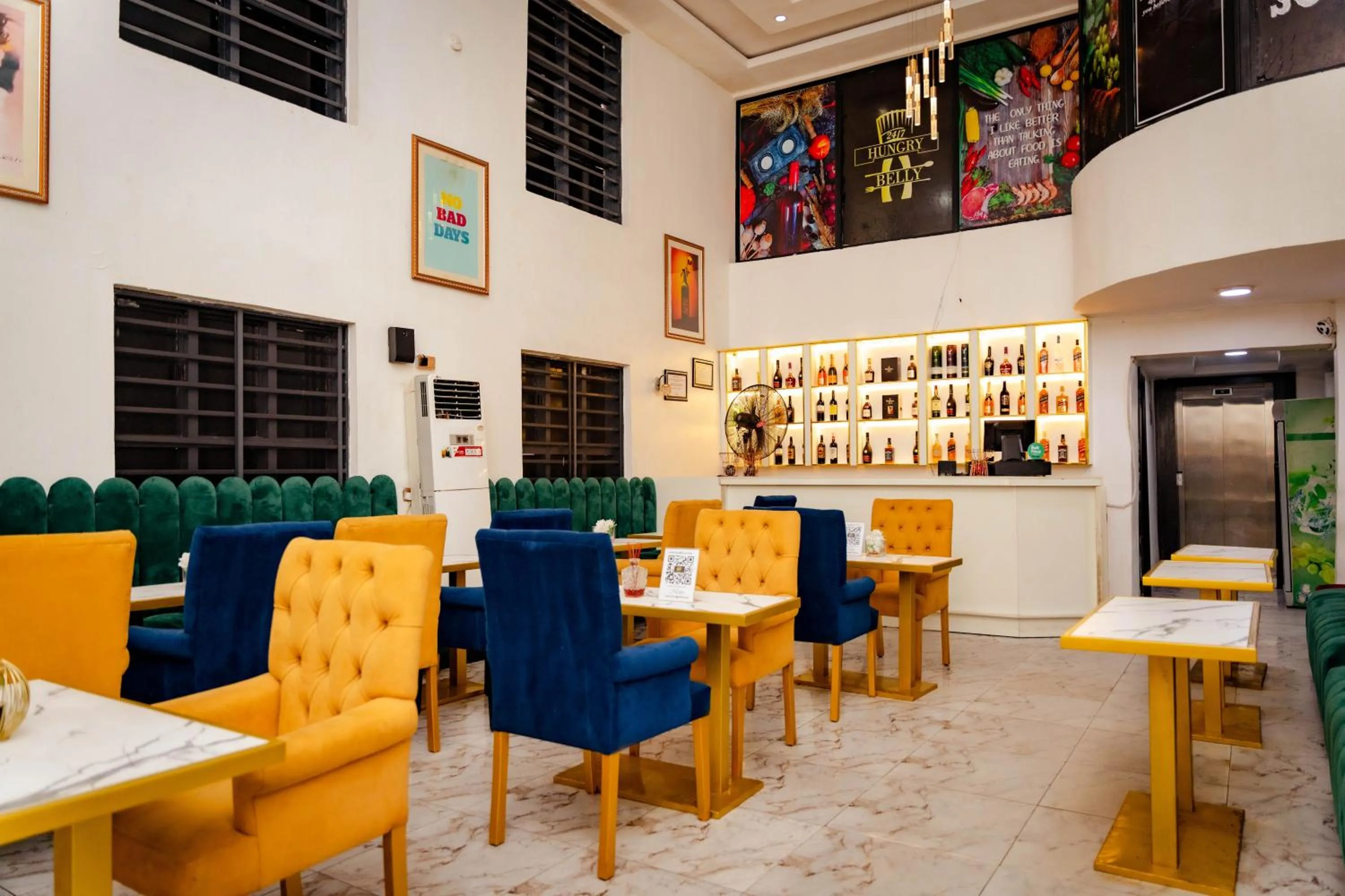 Restaurant/places to eat in 247 Luxury Hotel