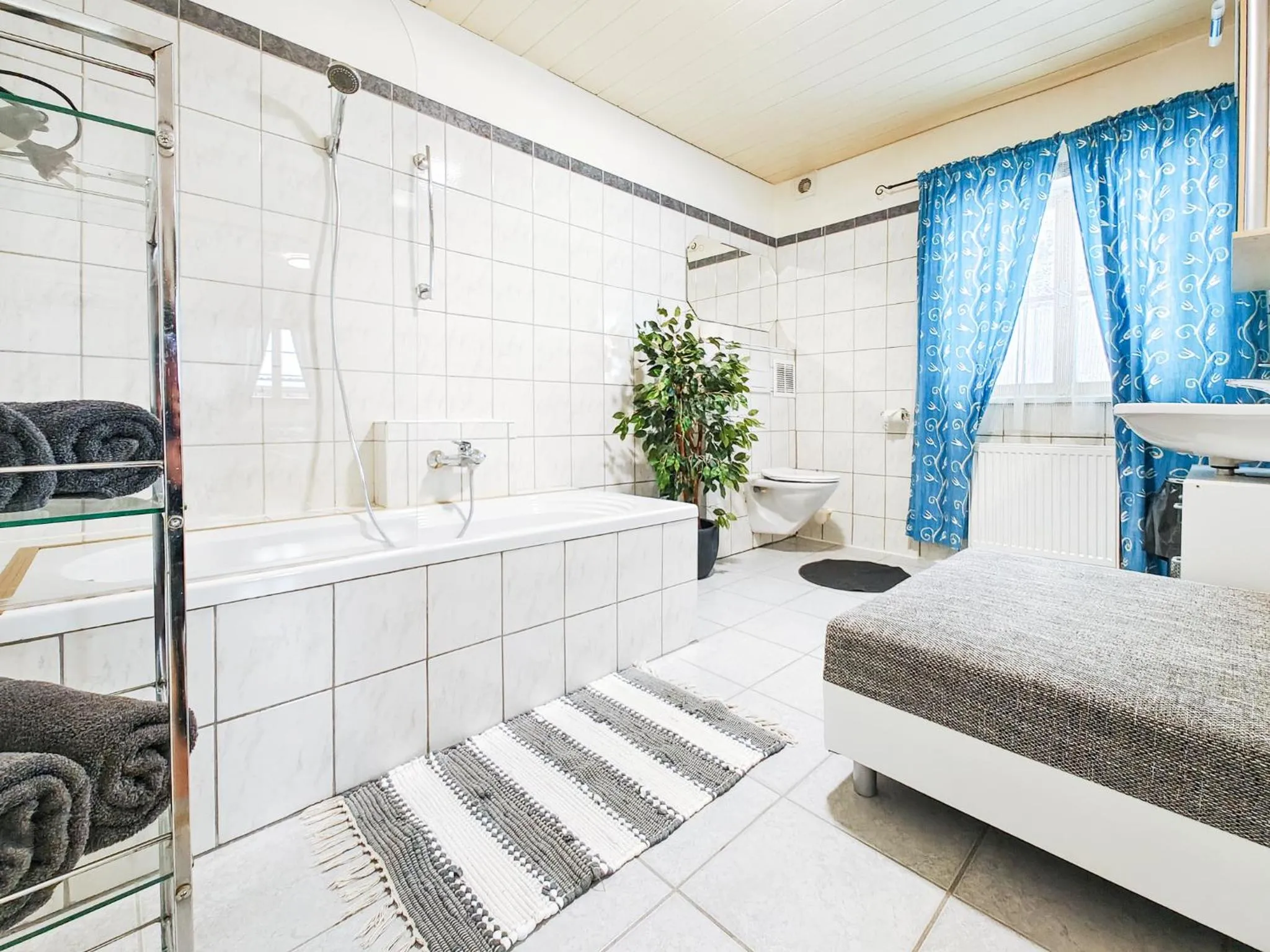 Bathroom, Bed in Partenerhof
