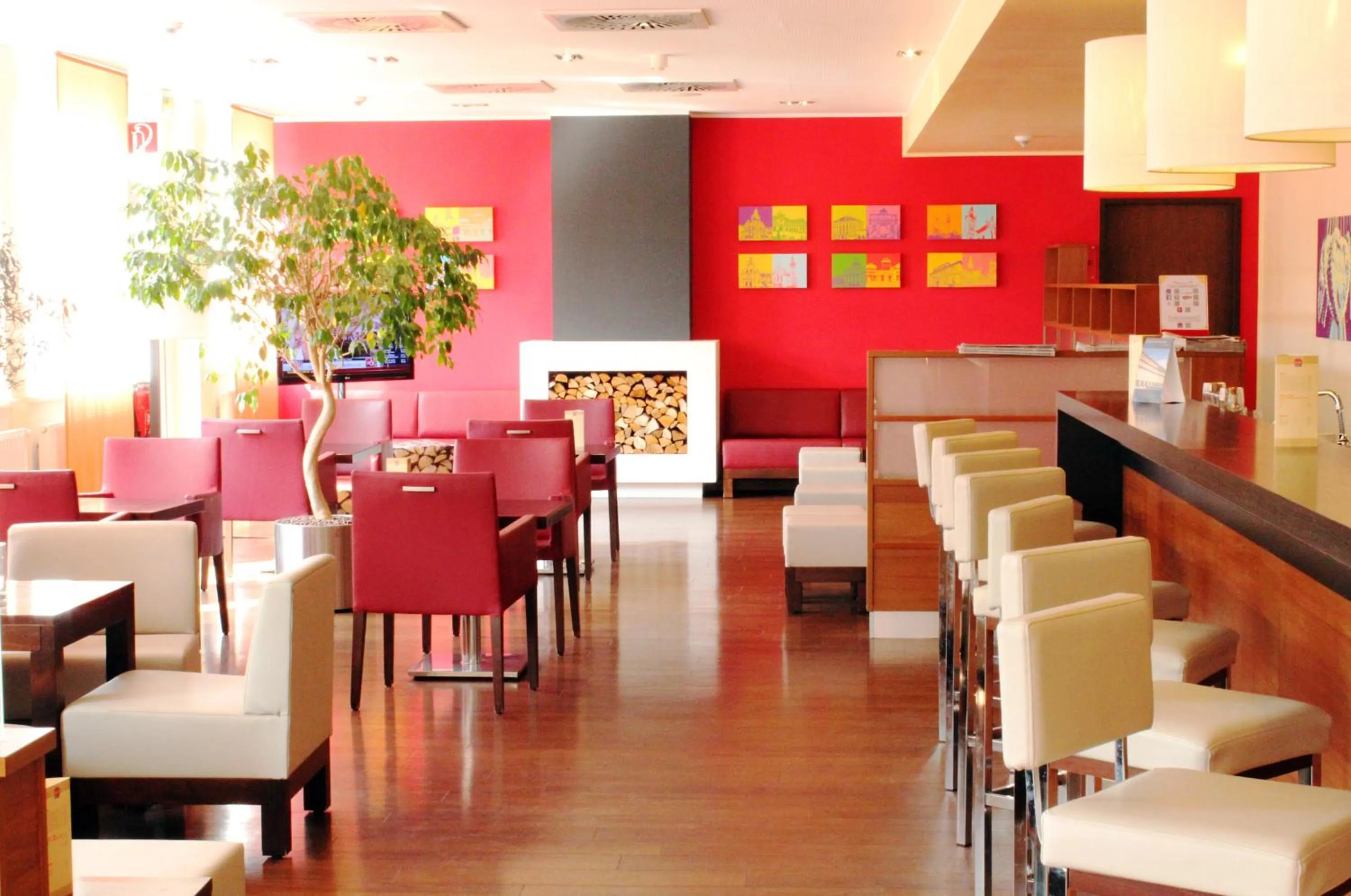 Restaurant/places to eat in Star G Hotel München Schwabing