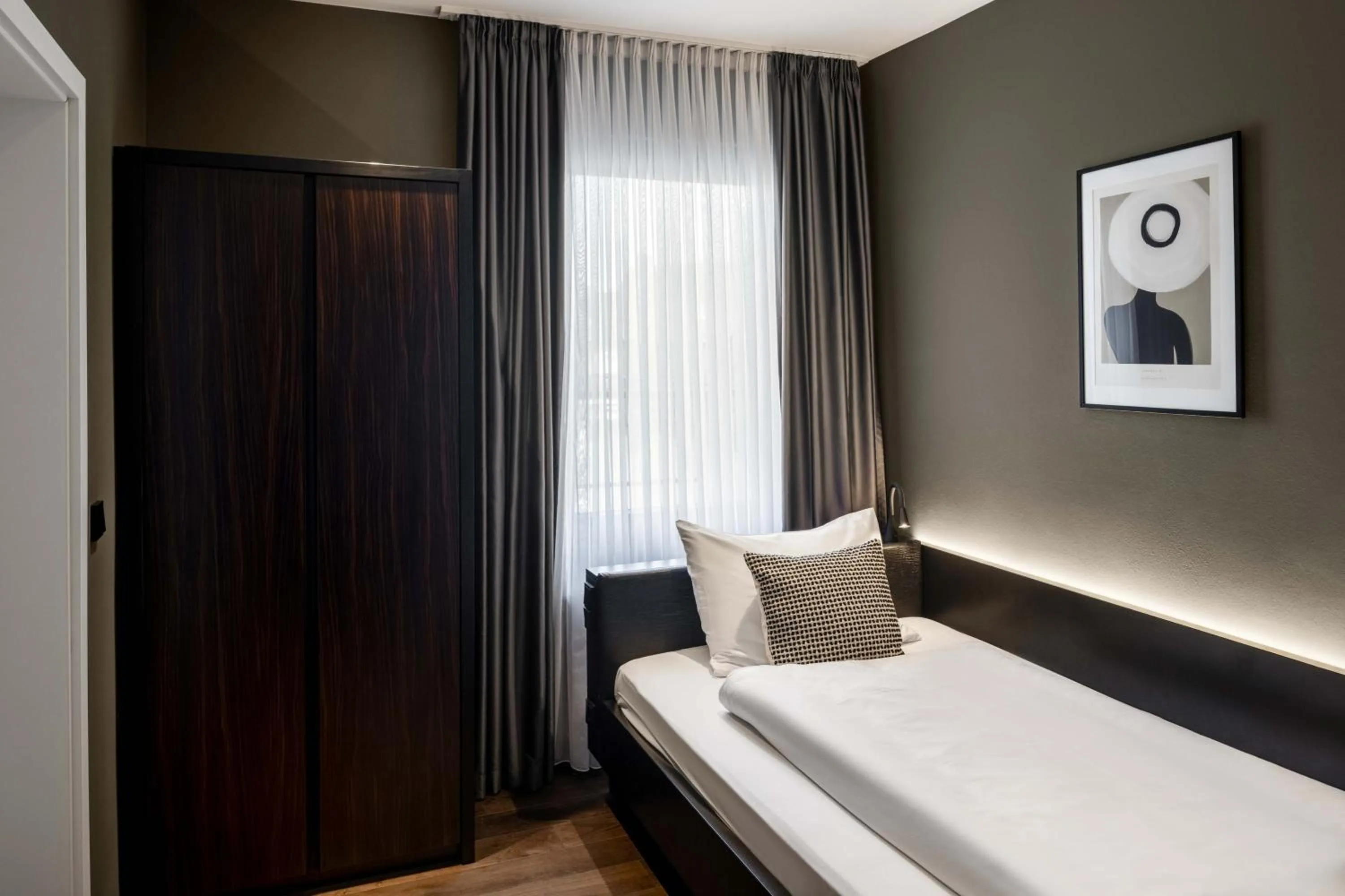 Bed in Hotel AMANO Düsseldorf