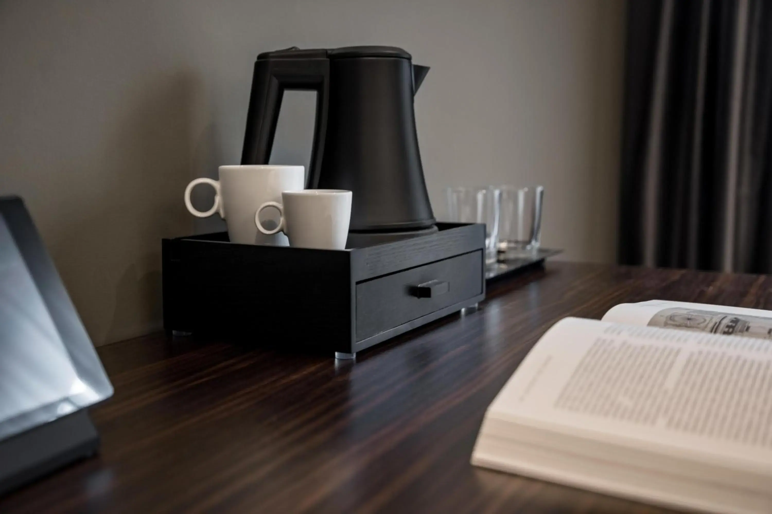 Coffee/tea facilities, Bed in Hotel AMANO Düsseldorf Coffee/tea facilities, Bed in Hotel AMANO Düsseldorf