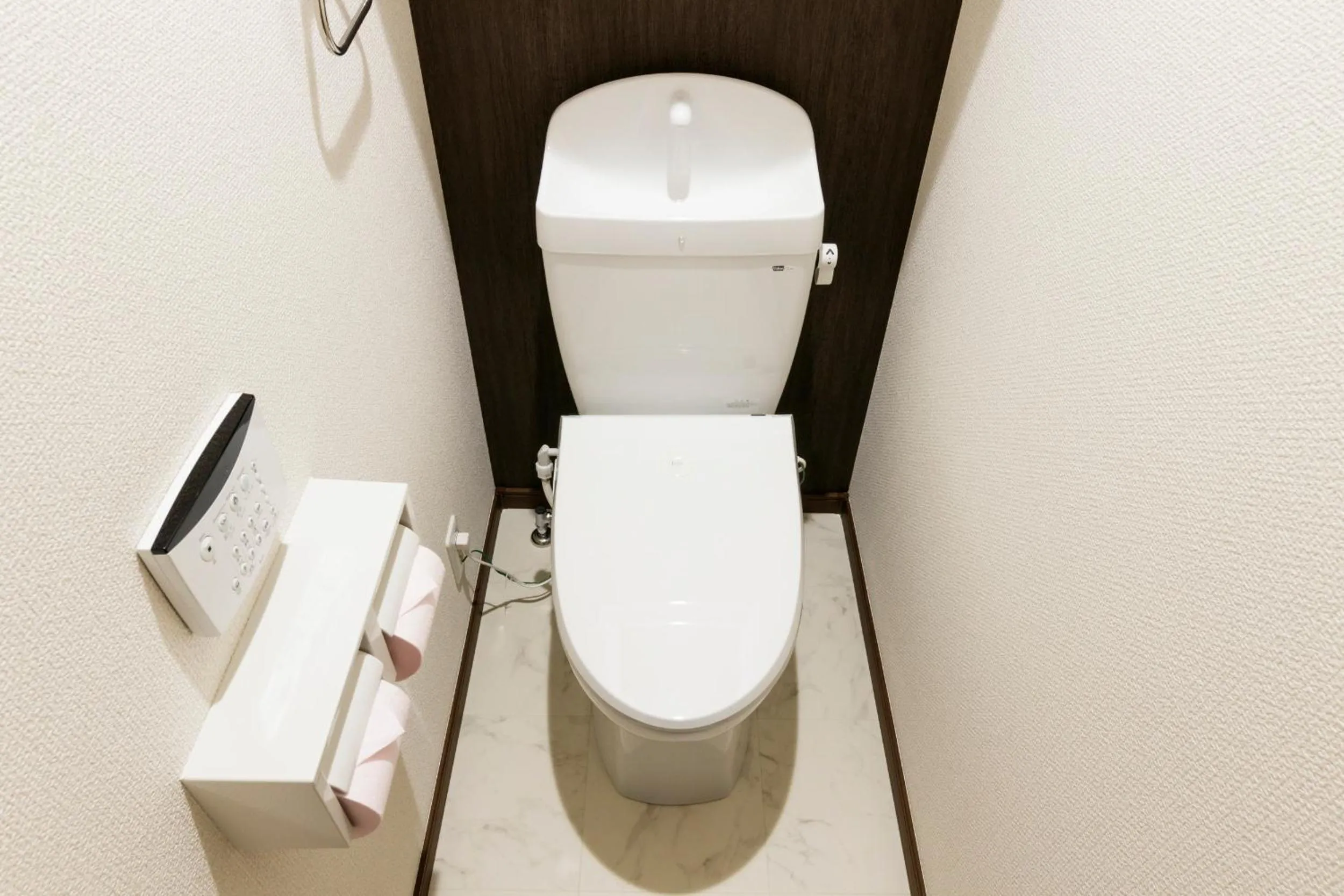 Crescent Moon Nakanoshimbashi