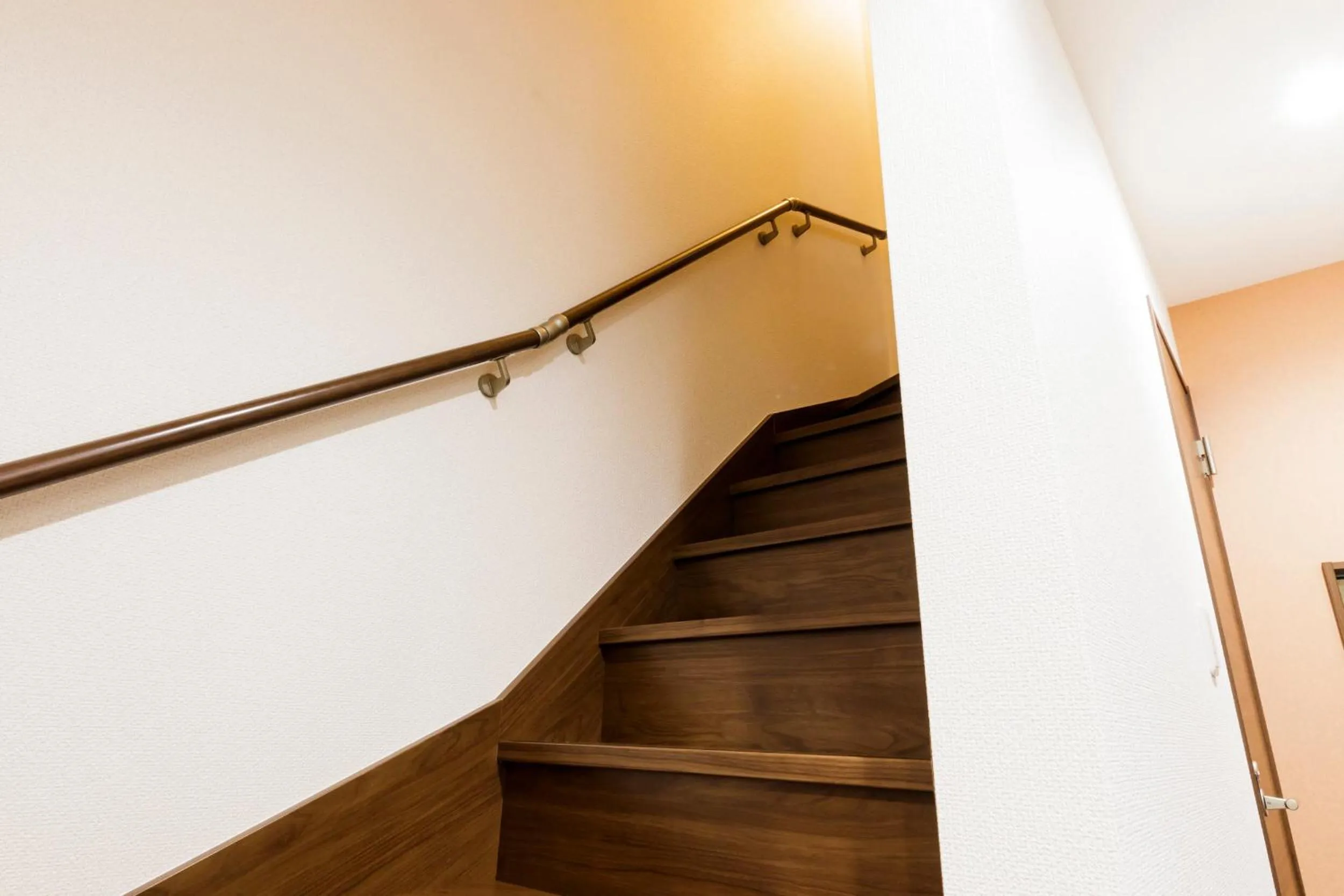 Crescent Moon Nakanoshimbashi