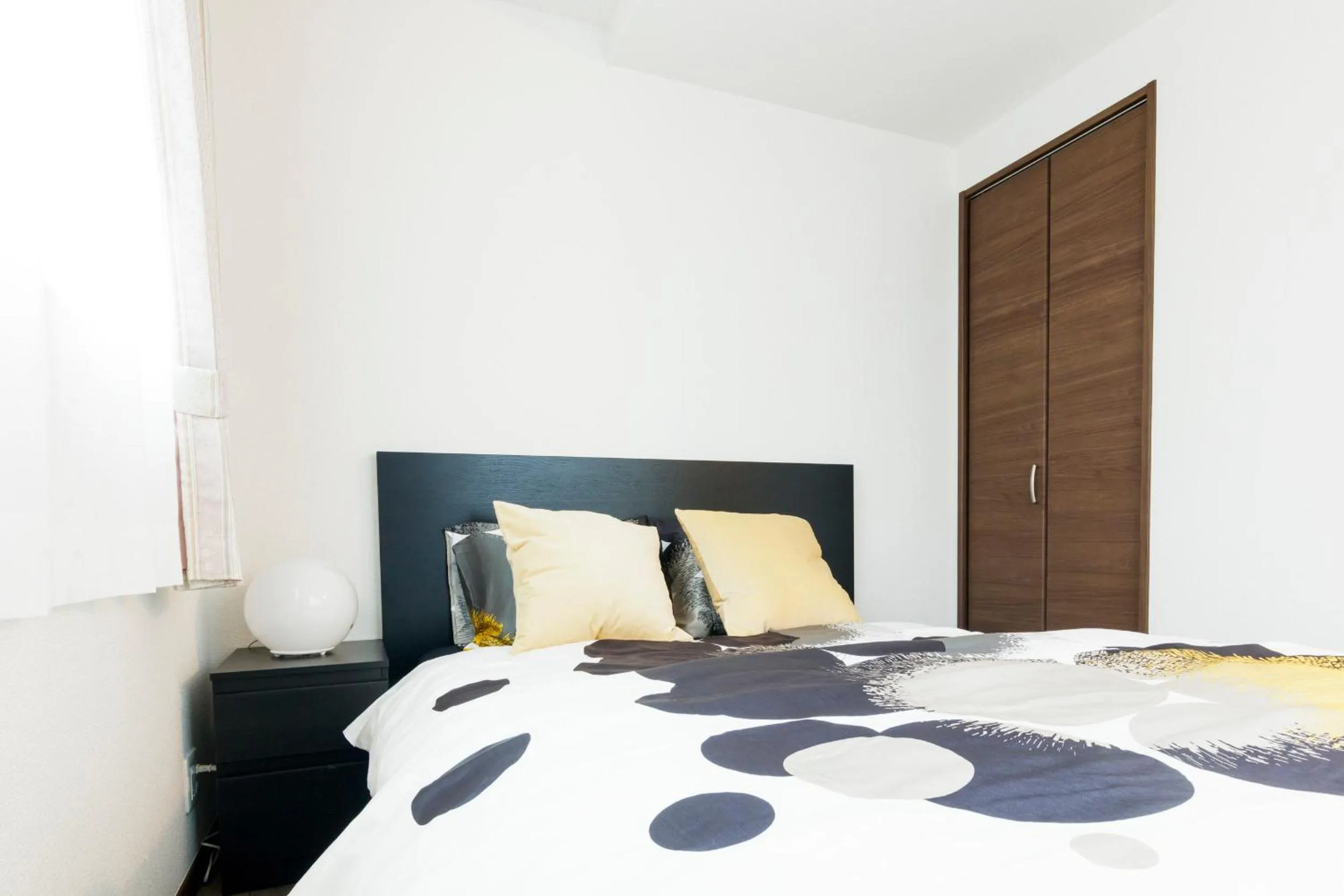 Bed in Crescent Moon Nakanoshimbashi