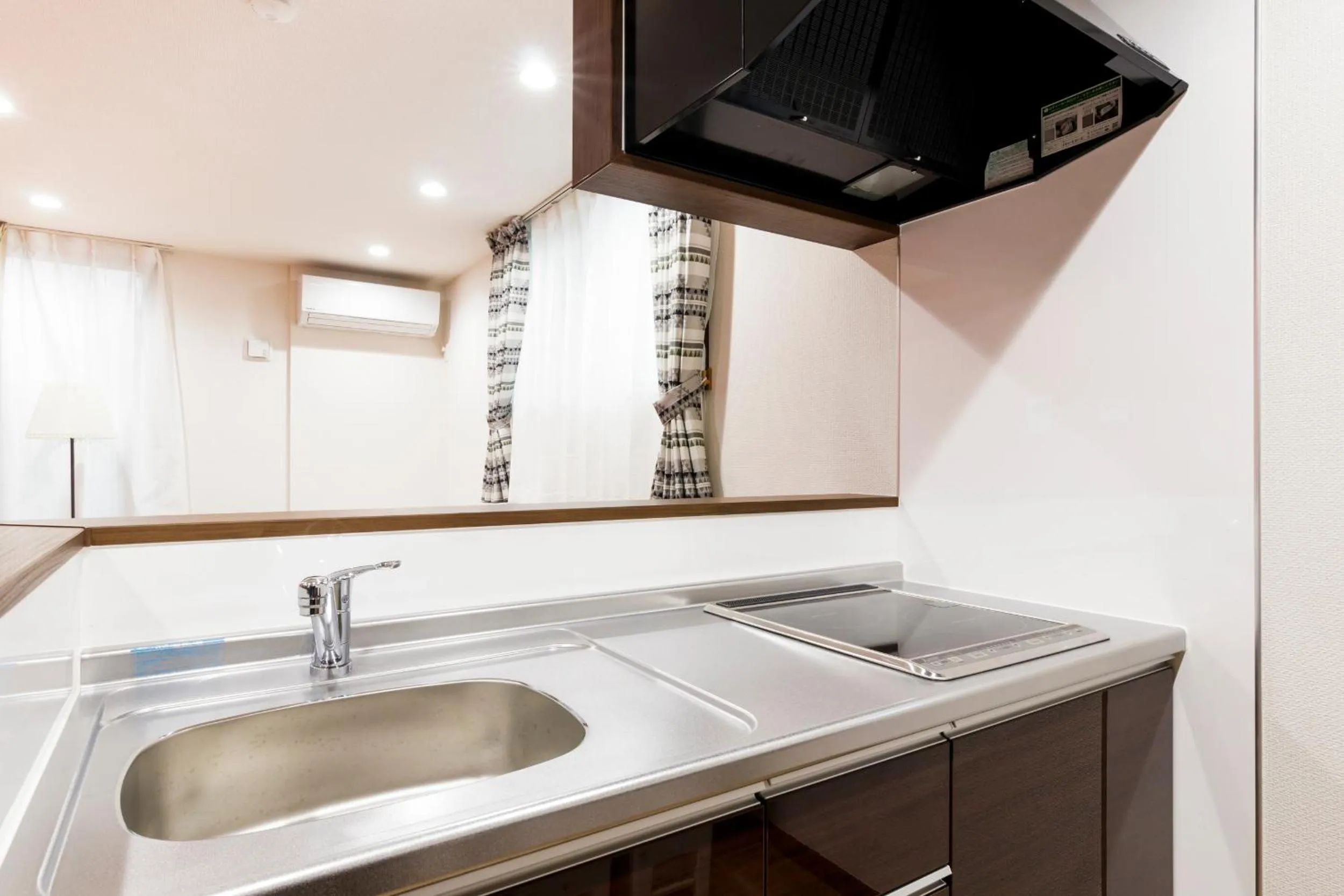 Crescent Moon Nakanoshimbashi