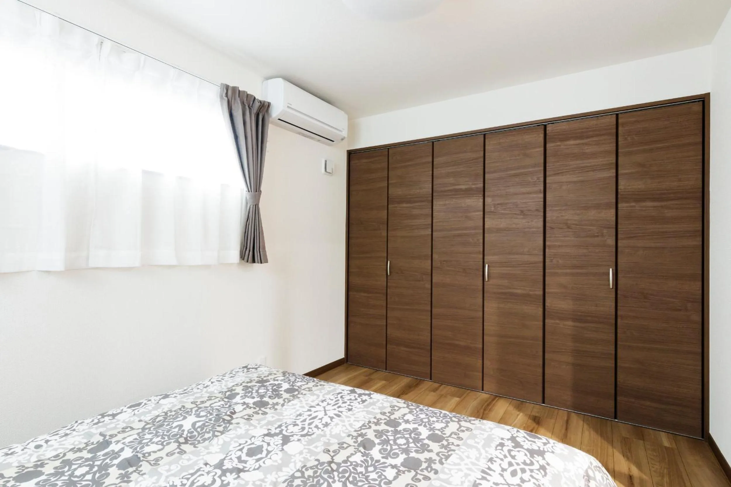 Bed in Crescent Moon Nakanoshimbashi