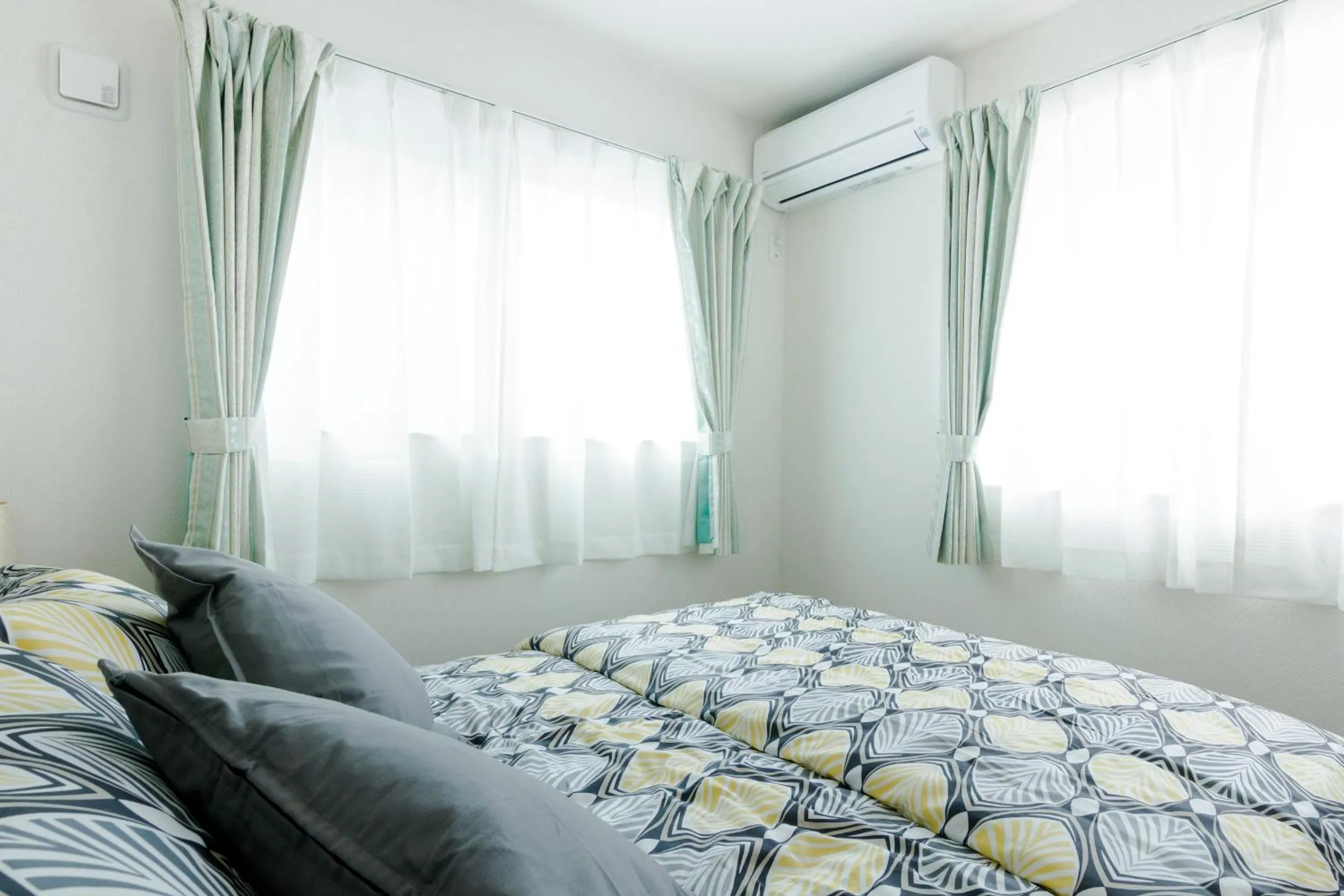 Bed in Crescent Moon Nakanoshimbashi