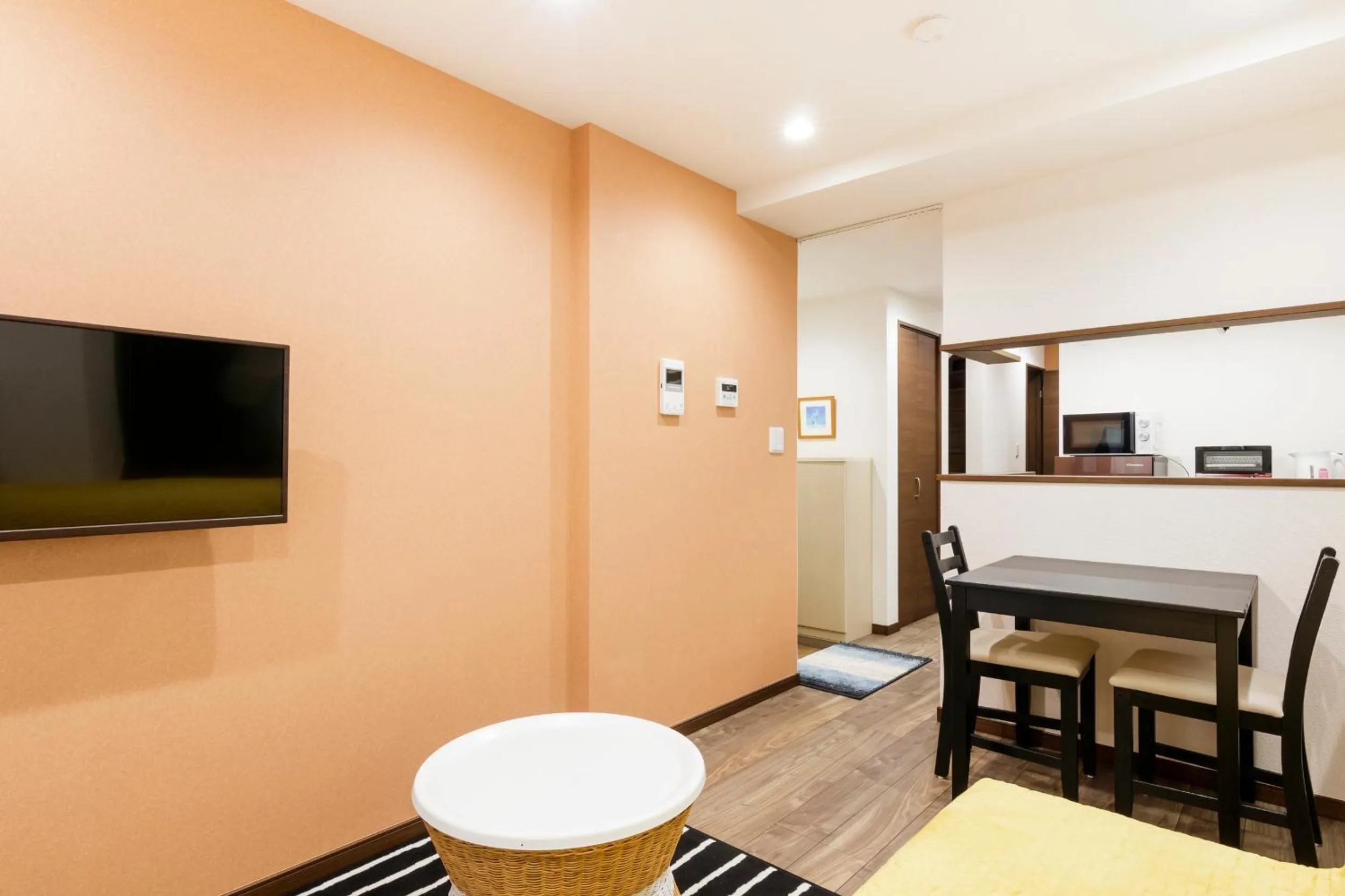 Crescent Moon Nakanoshimbashi